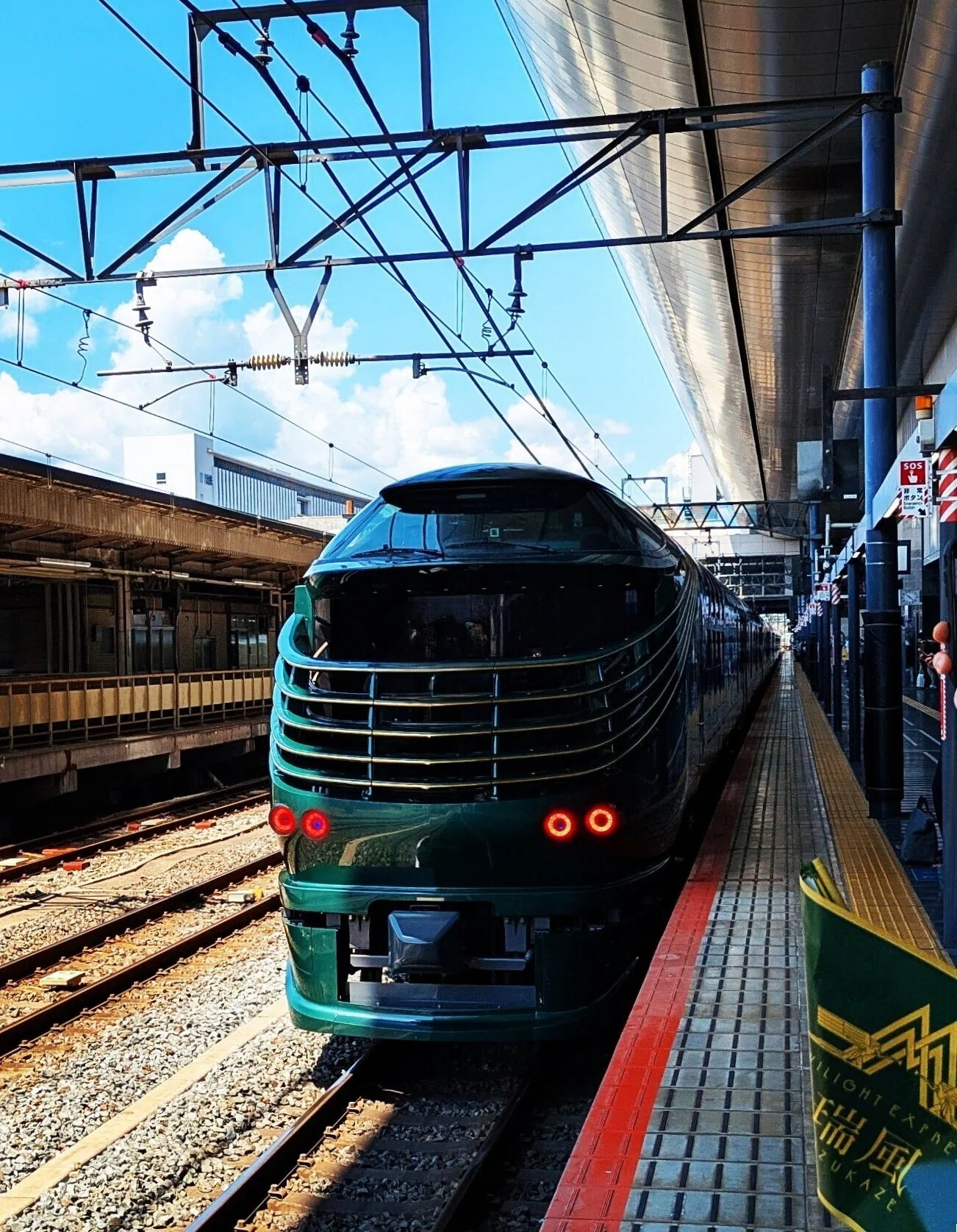 京都ぶらり】偶然遭遇！JR京都駅でトワイライトエクスプレス瑞風発見 
