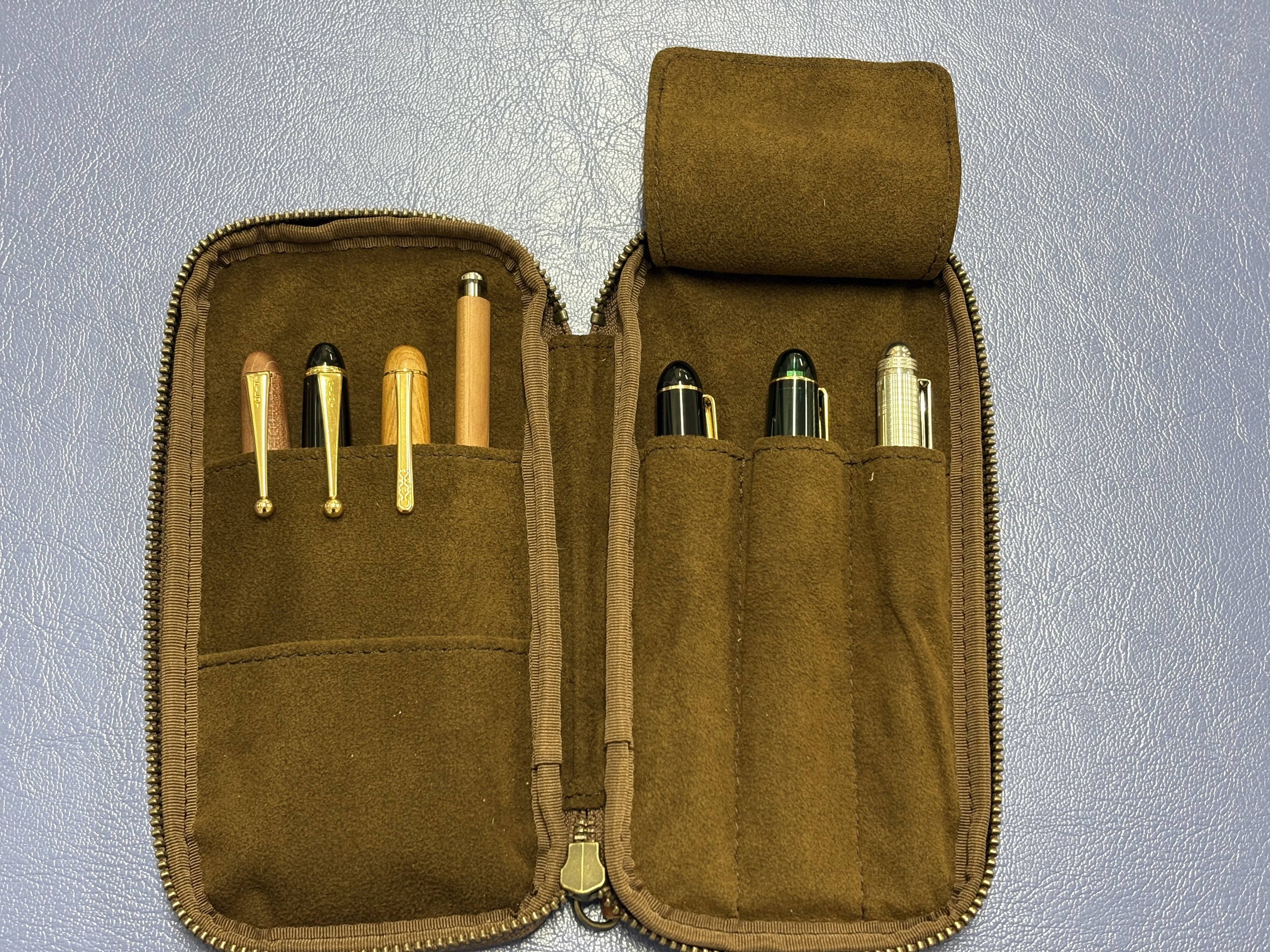 1：&Liebe(アンドリーベ)のペンケースの比較｜のりまき