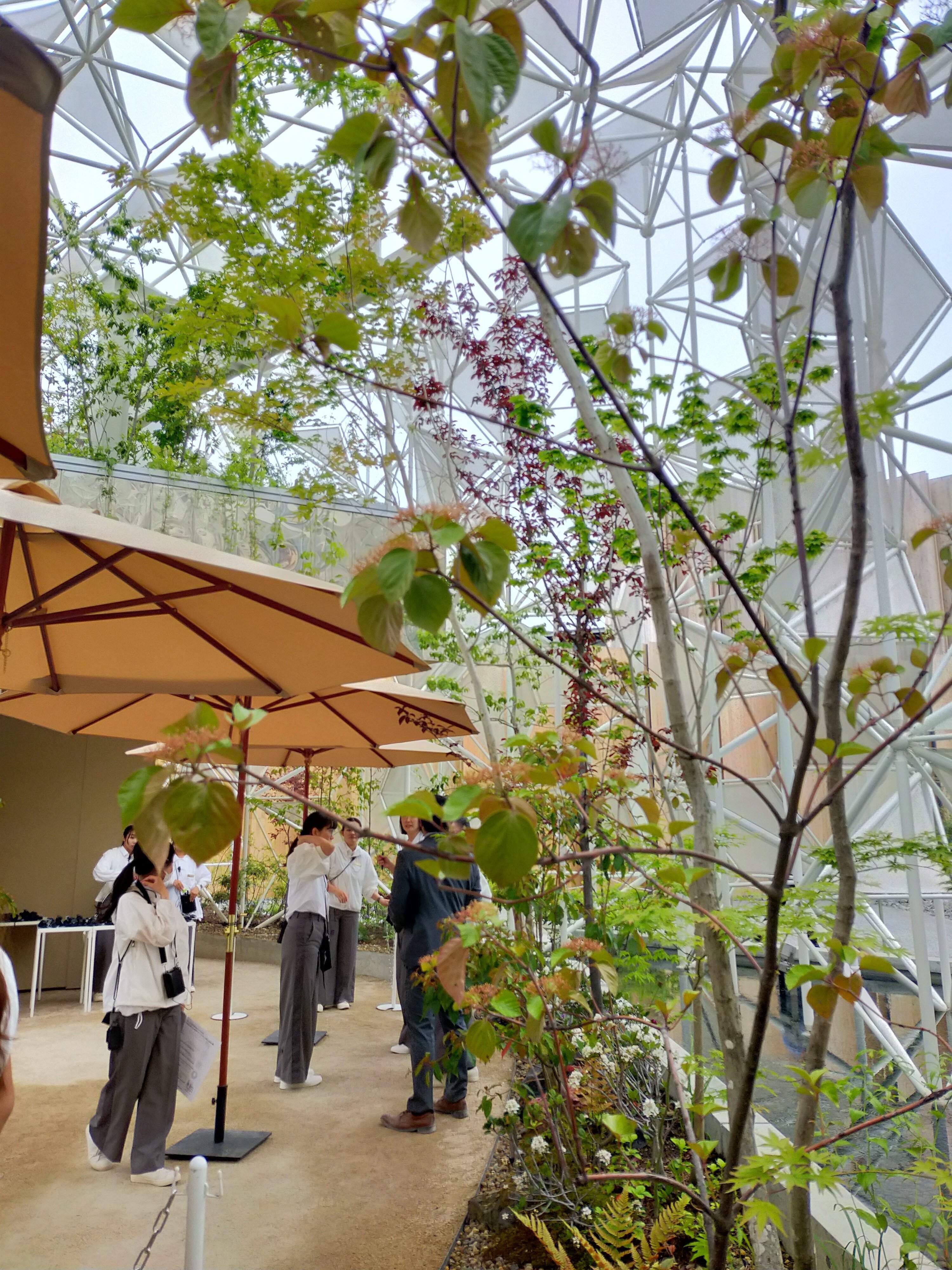 万博とファッション。ユニフォーム考察。｜カニ | ファッション考察家