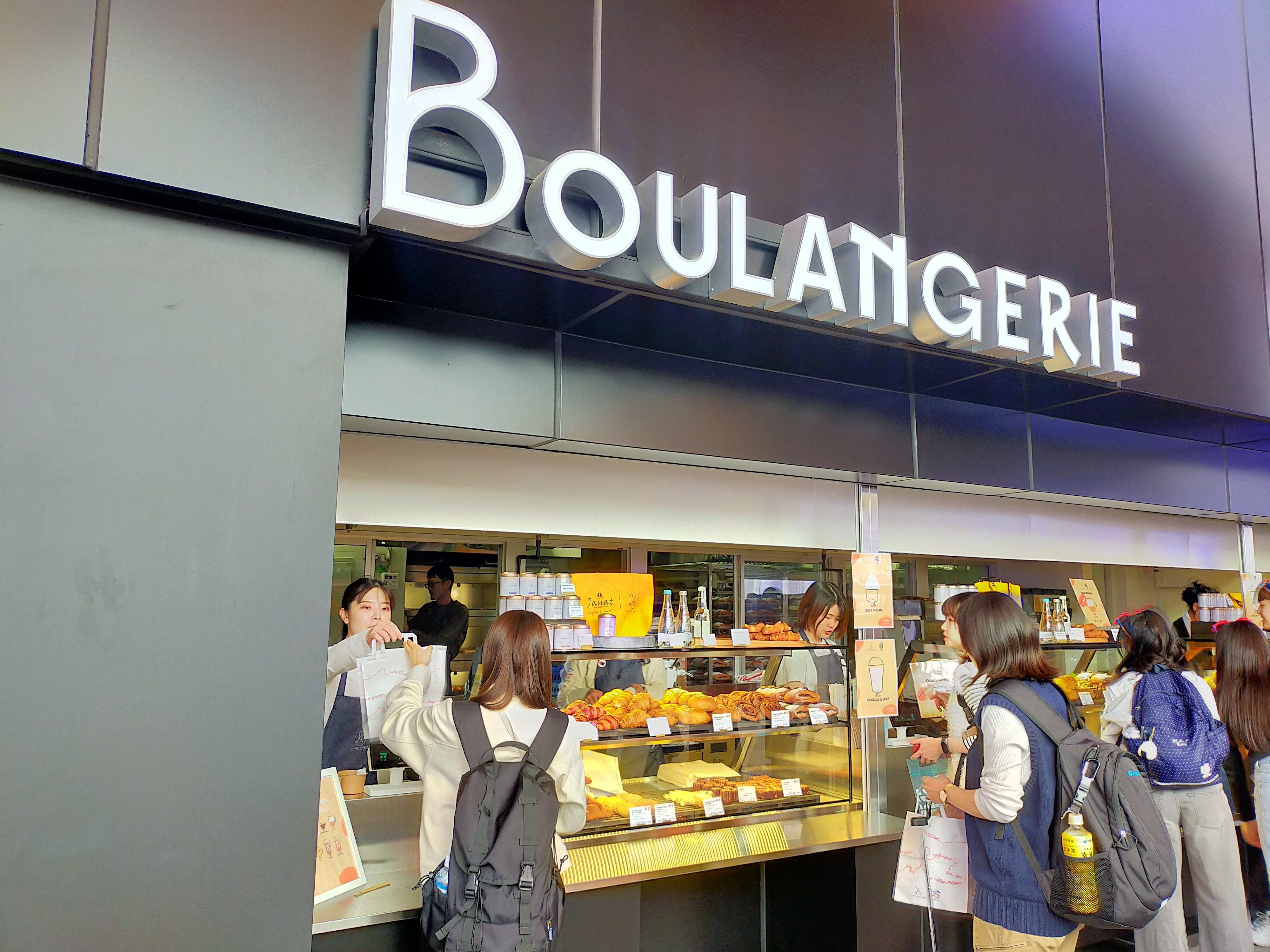 万博とファッション。ユニフォーム考察。｜カニ | ファッション