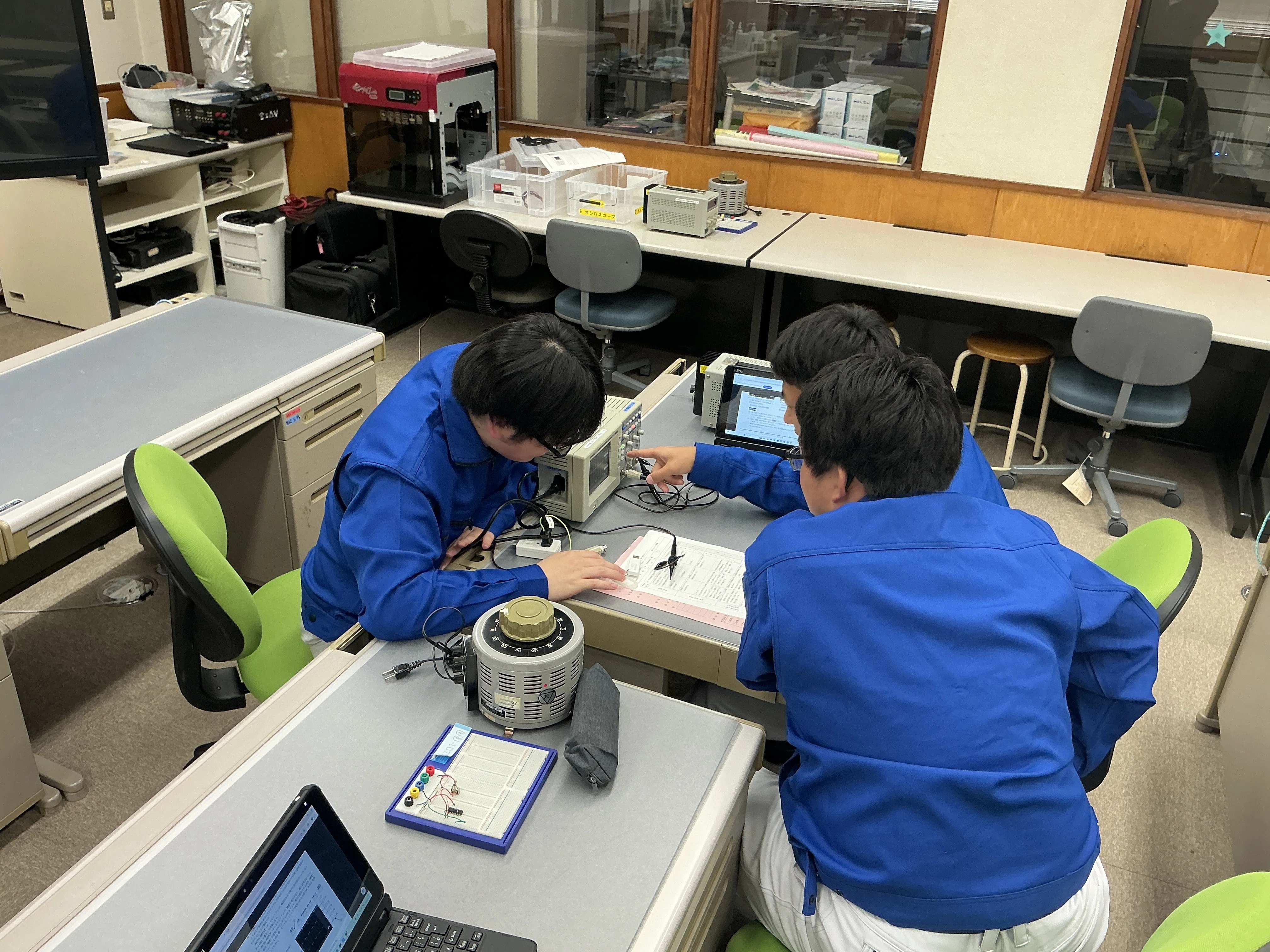 電気情報科】実習紹介（オシロスコープ）｜福島県立会津工業高等学校