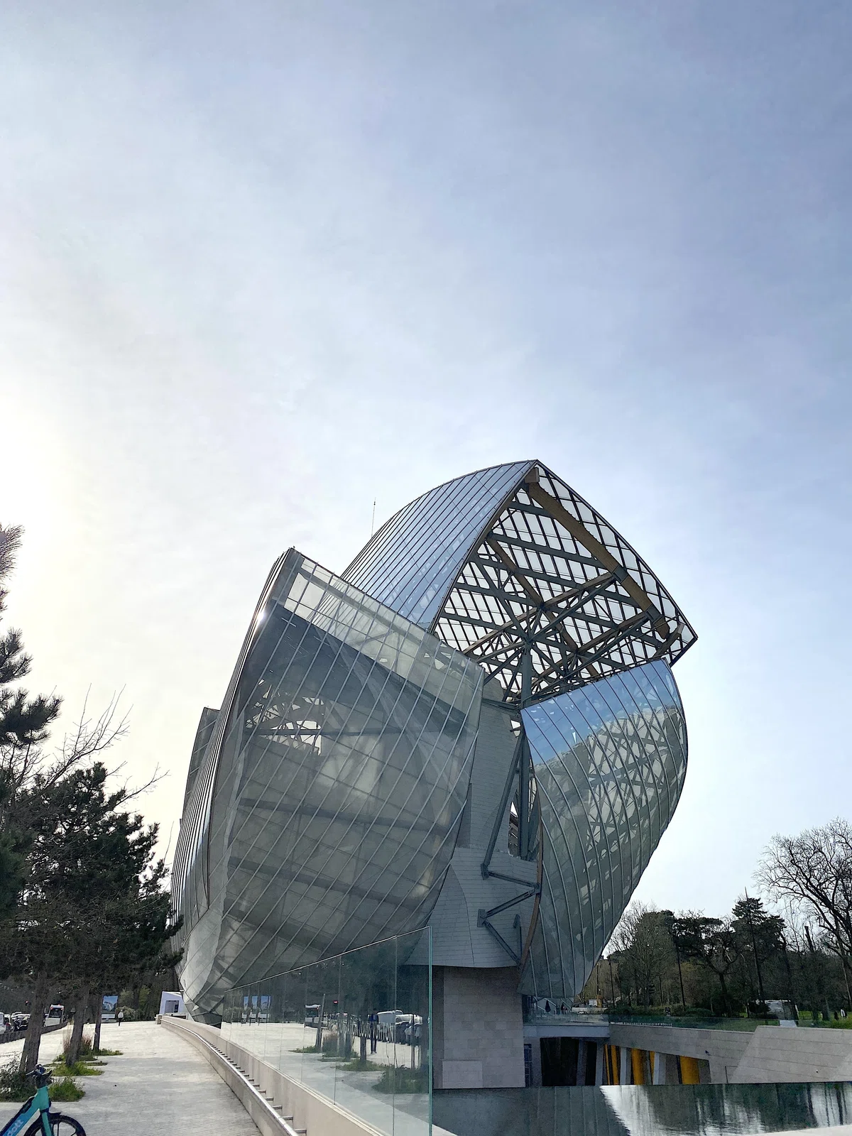 パリの海獣に会いに。FONDATION LOUIS VUITTON building by Frank 