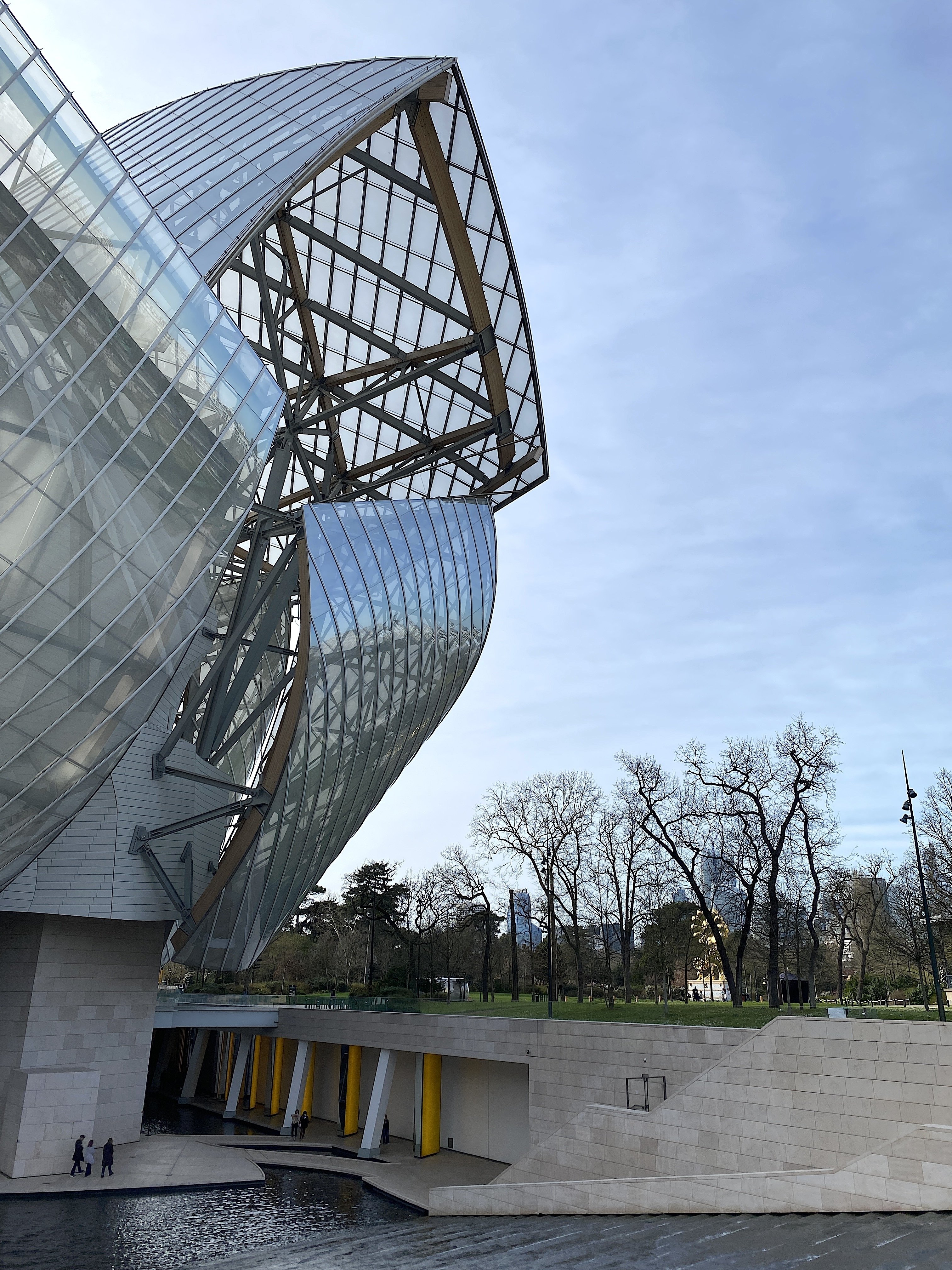 パリの海獣に会いに。FONDATION LOUIS VUITTON building by Frank