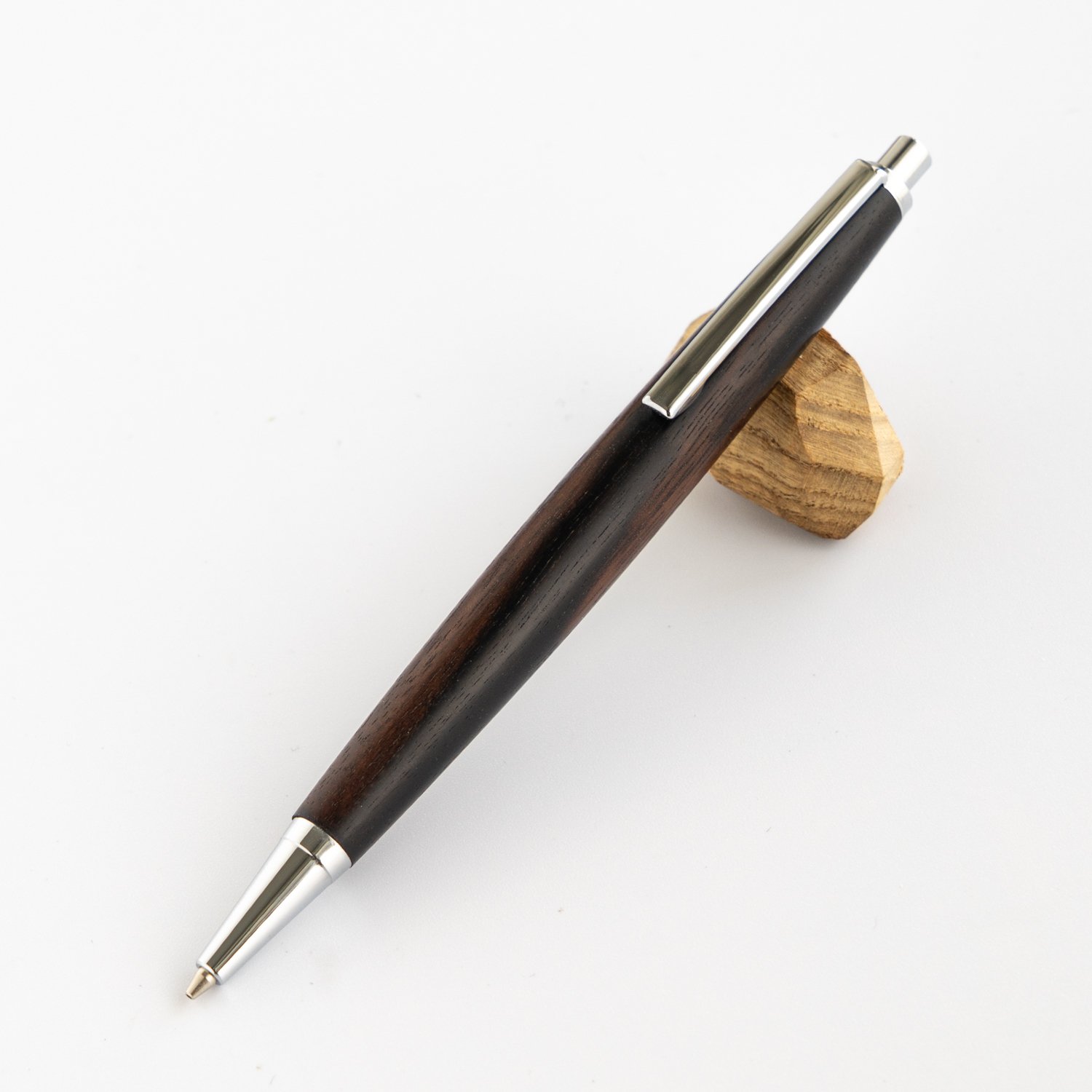 初心者向け】木軸ペンに使われる唐木とは？縞黒檀・紫檀の特徴まとめ