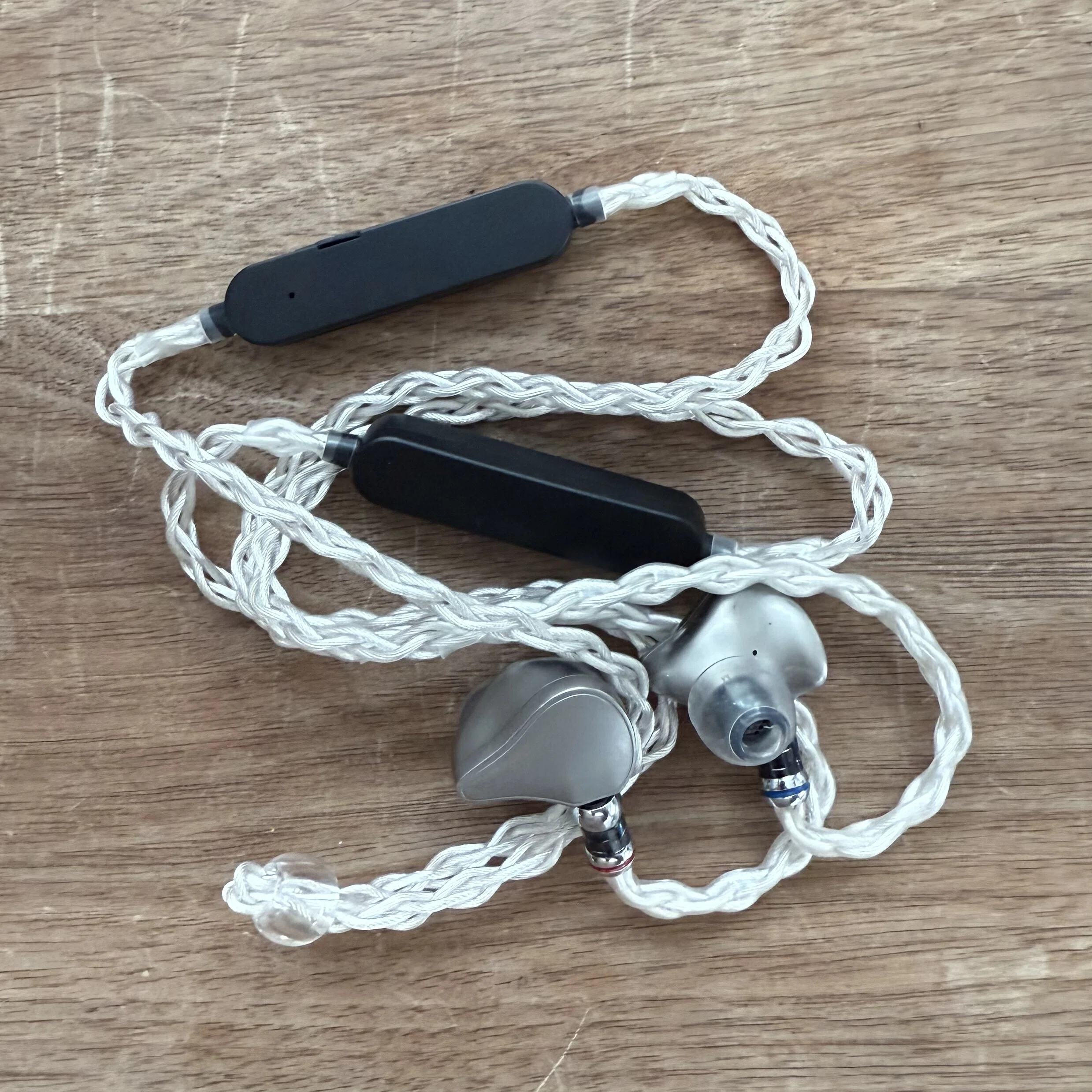 Questyle QCC Dongle Pro」 iPhoneとワイヤレスイヤホンとの接続が簡単