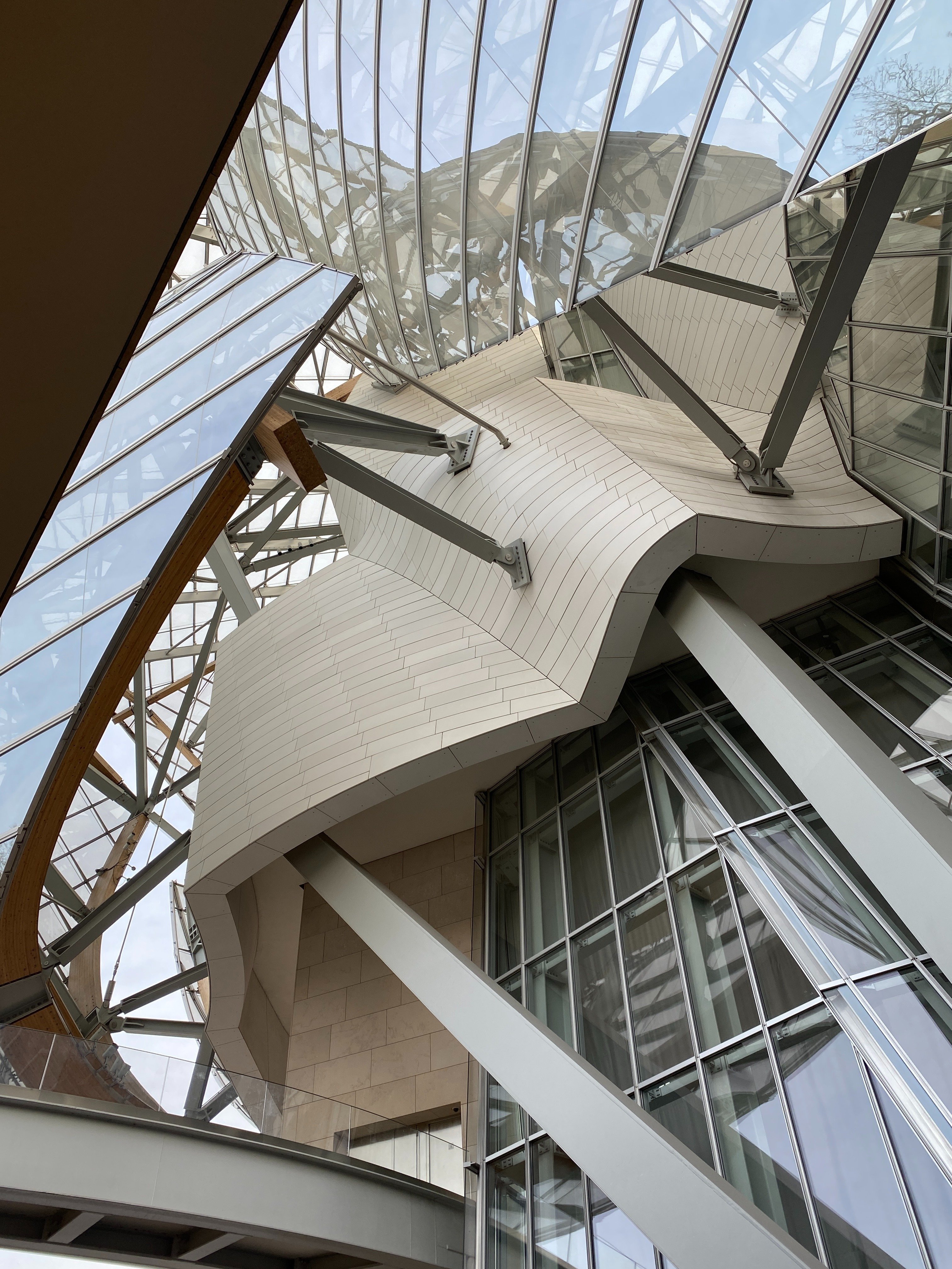 パリの海獣に会いに。FONDATION LOUIS VUITTON building by Frank