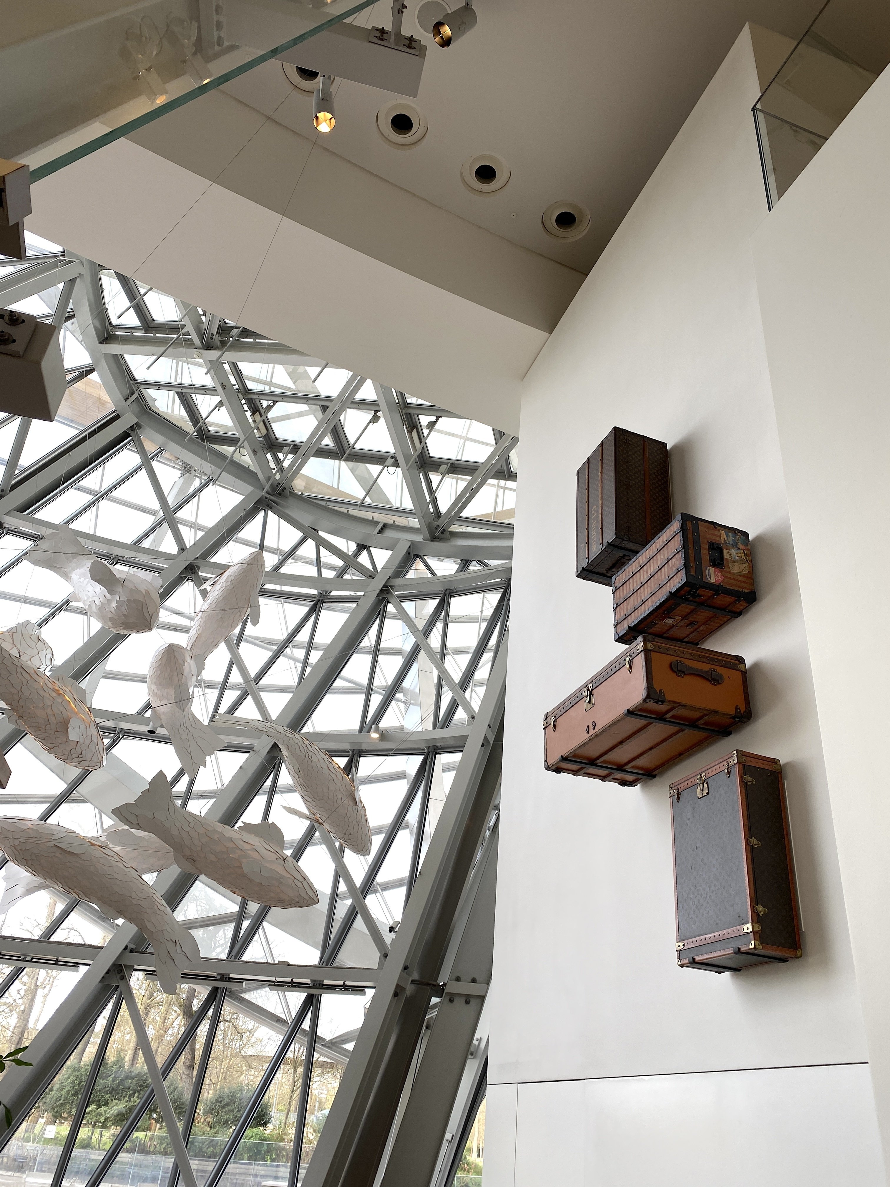 パリの海獣に会いに。FONDATION LOUIS VUITTON building by Frank