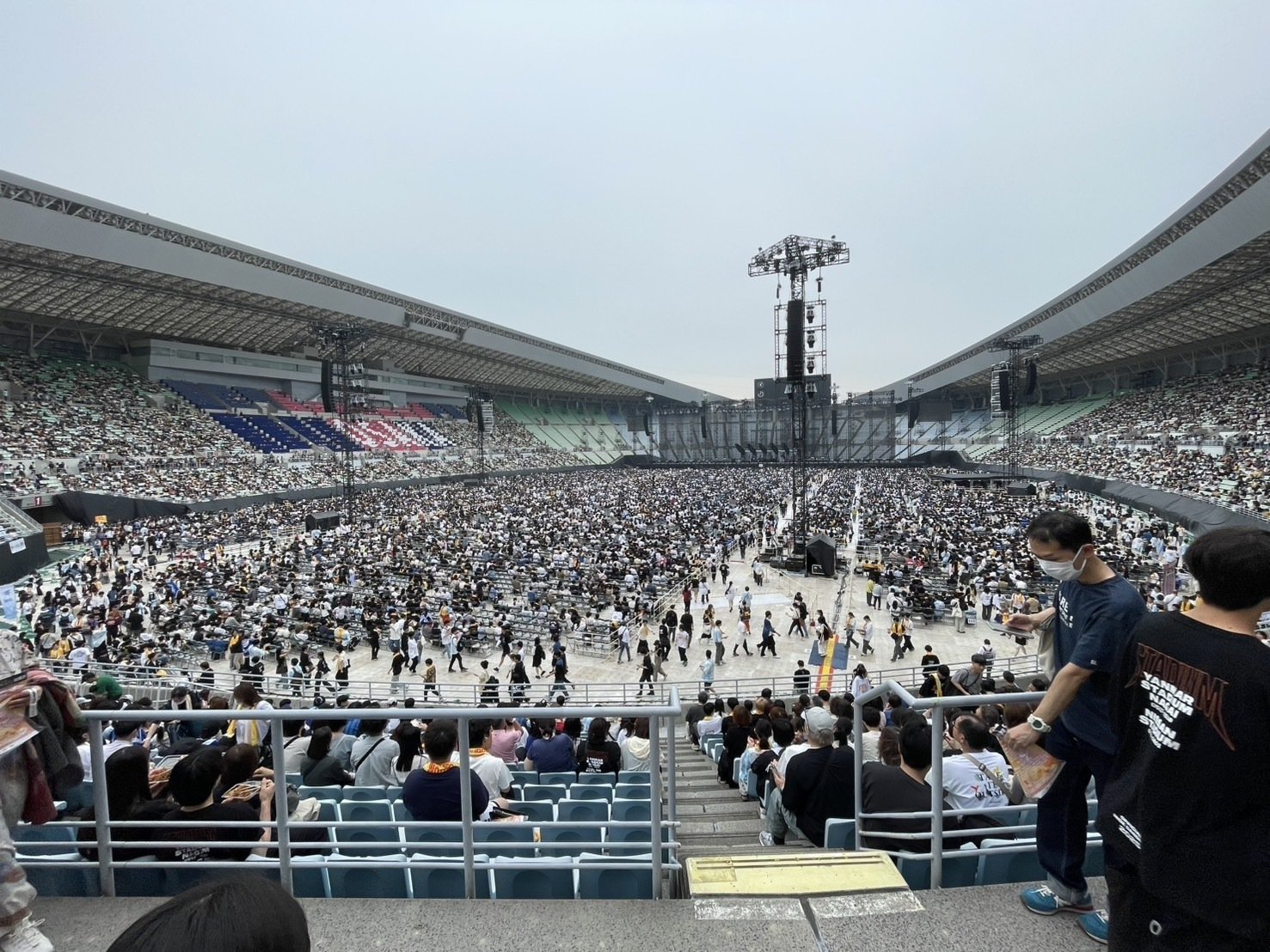髭男　長居スタジアム　初日銀テープ　一巻き×8本セット Official髭男dism on X: 