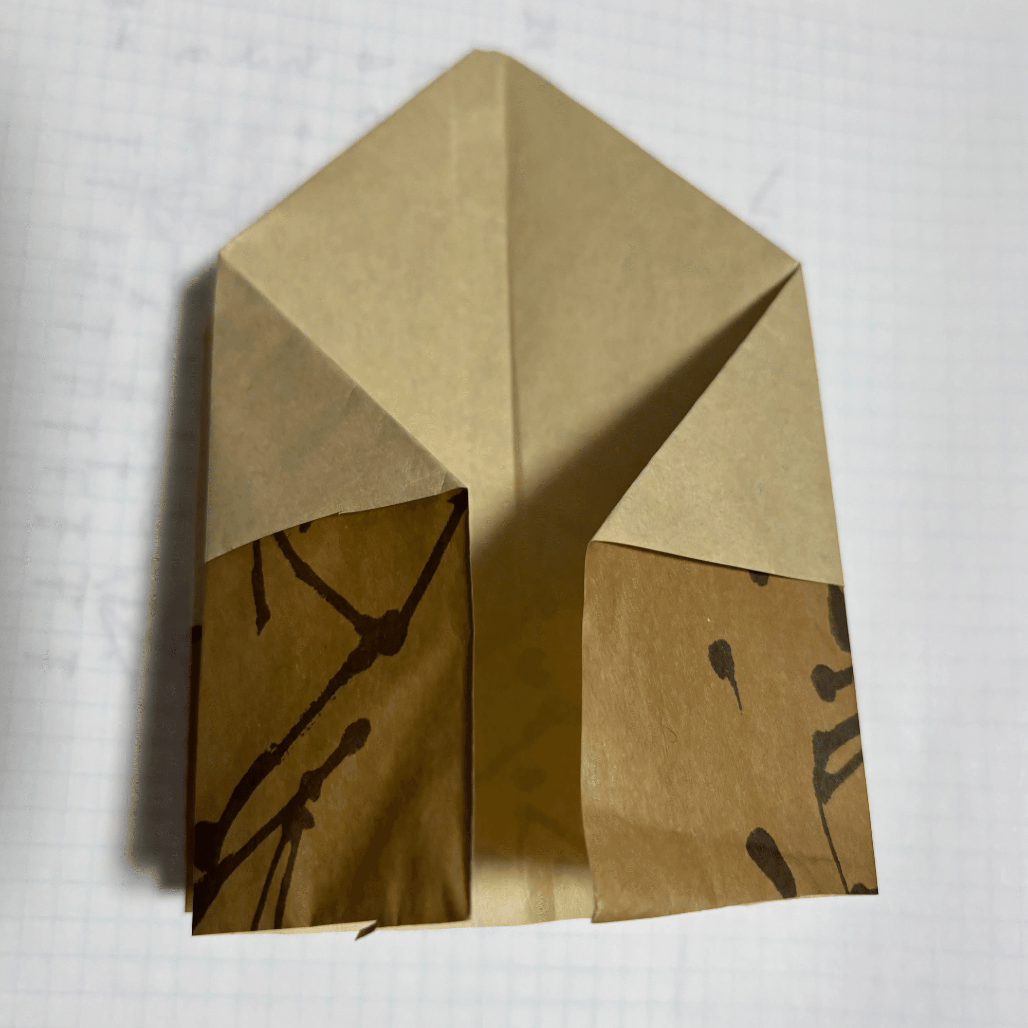 萬古焼 手塩 小皿 小判 楕円 変形 鶴 松 折り紙 銘 木箱 A チラシで折るゴミ箱、今の季節は夏ミカンの皮や枝豆の皮を入れましょう