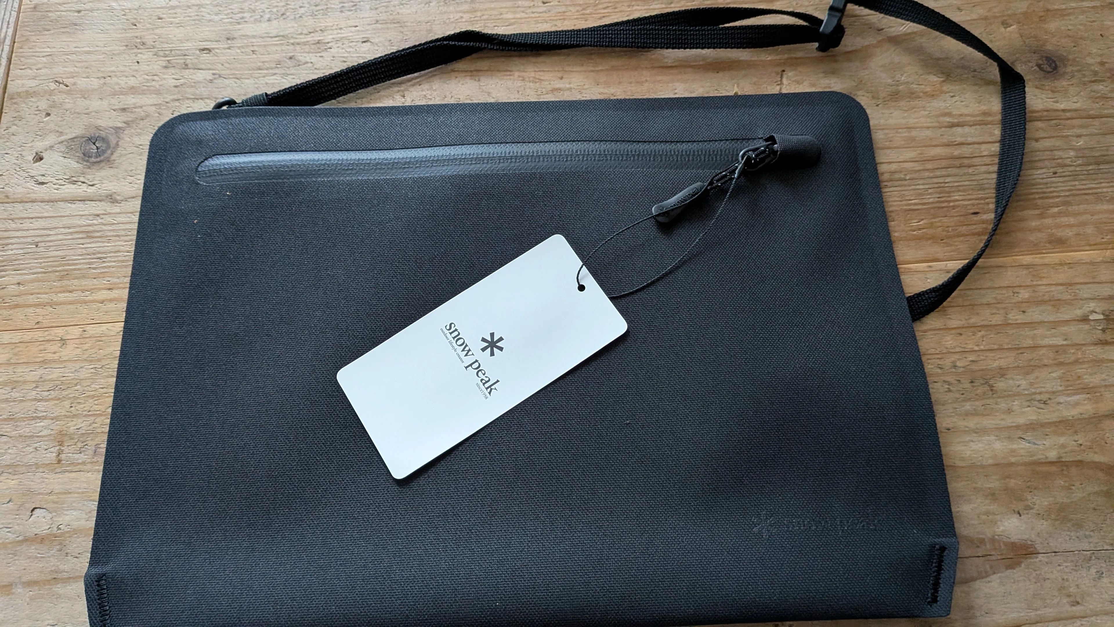 Snow Peak】「Dry Sacoche One Black」多用途に使える防水仕様。軽量で