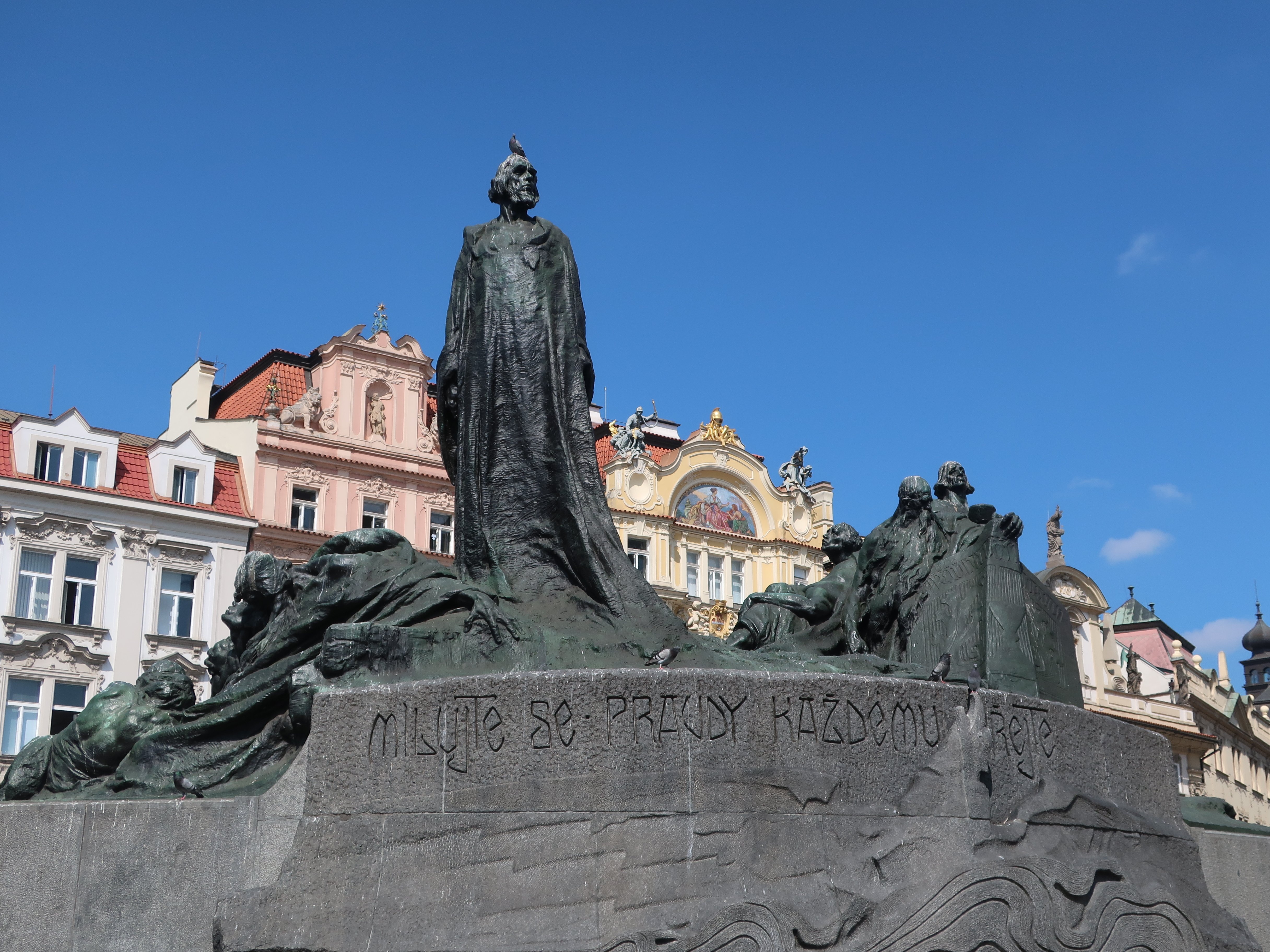 プラハのカレル橋にあのザビエルが⁉聖人像に秘められたその歴史とは