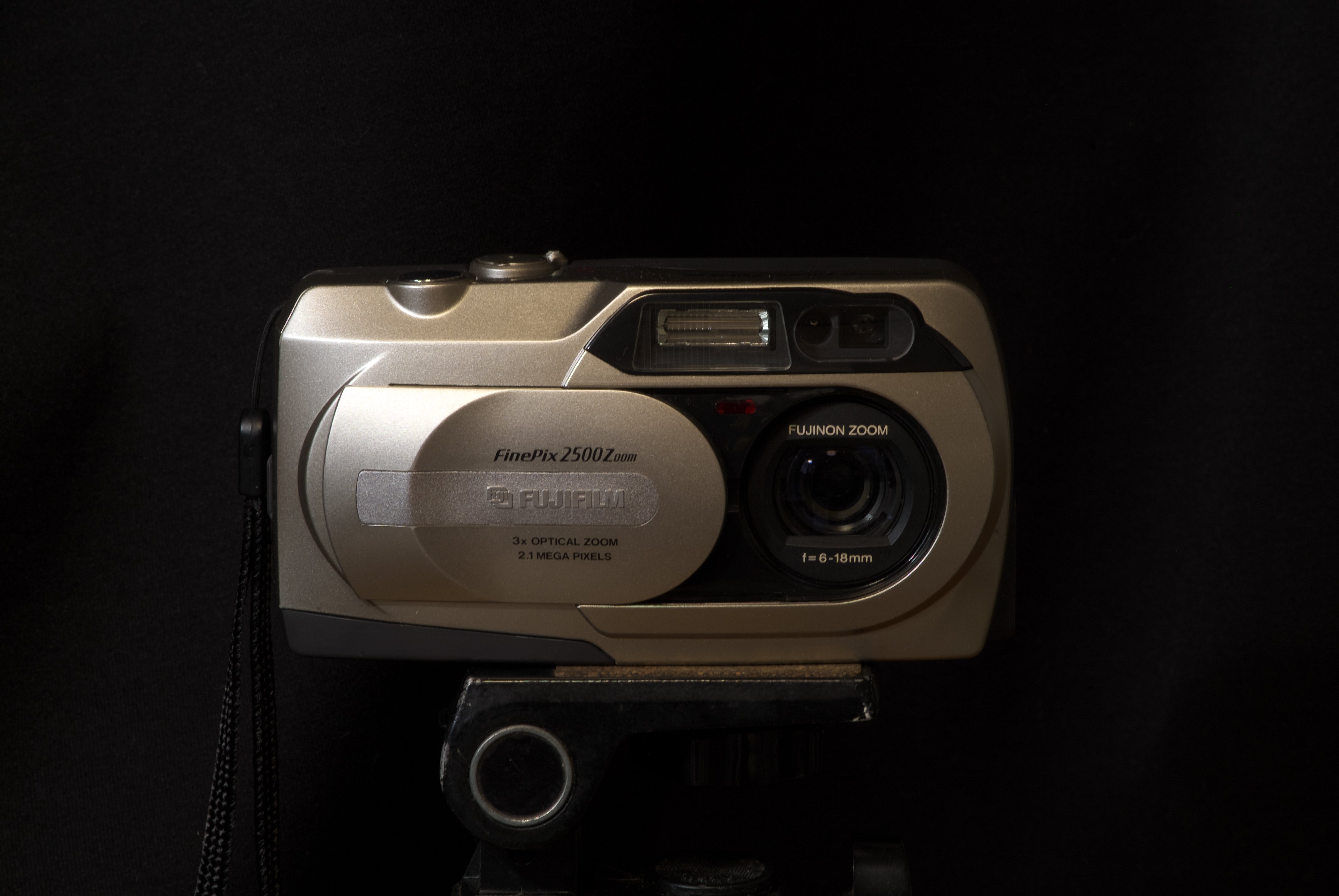 FUJIFILM FinePix 2500Z デジカメ デジタルカメラ：フジフィルム ファインピクス2500Z