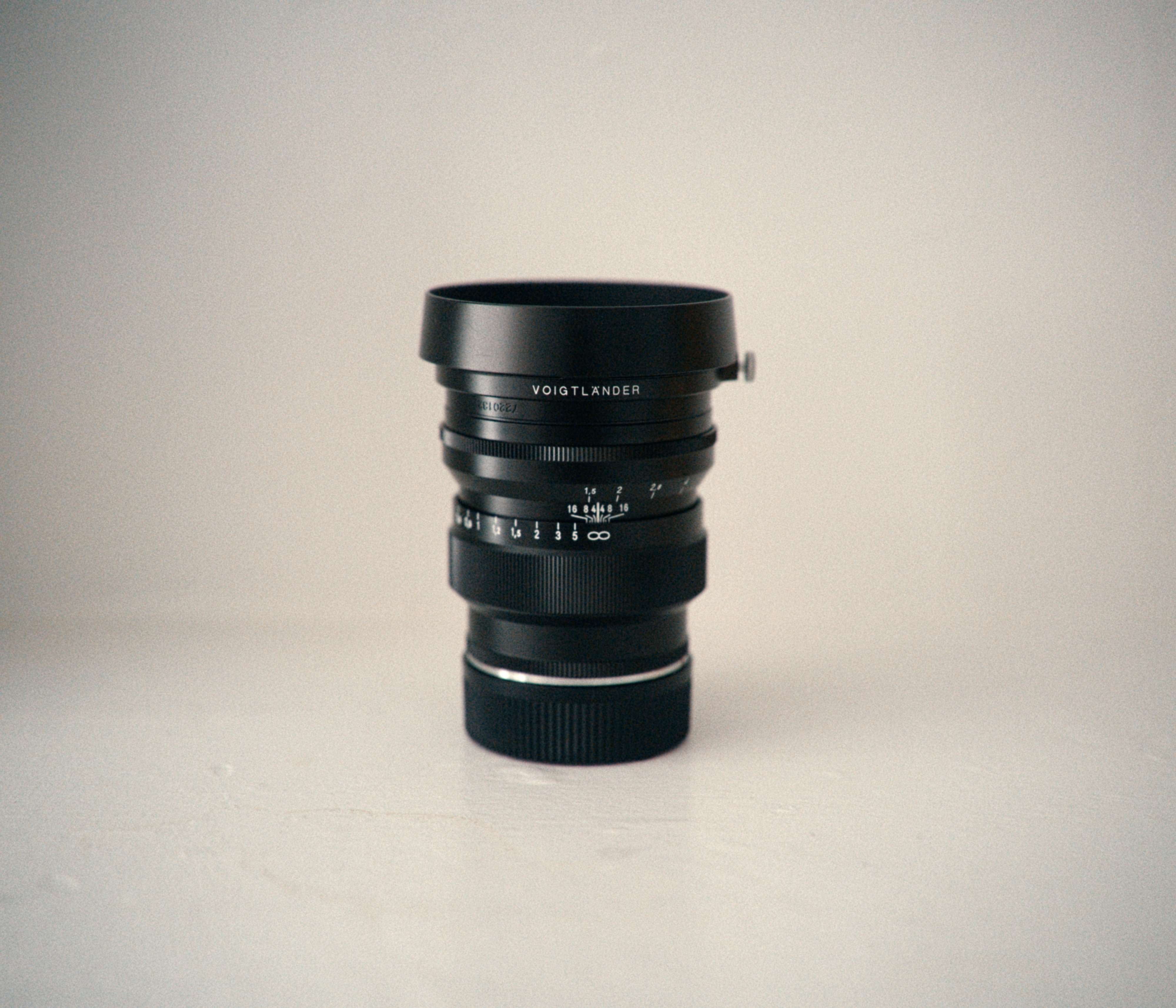 レビュー】 Voigtländer NOKTON 75mm F1.5 で中望遠スナップ｜た