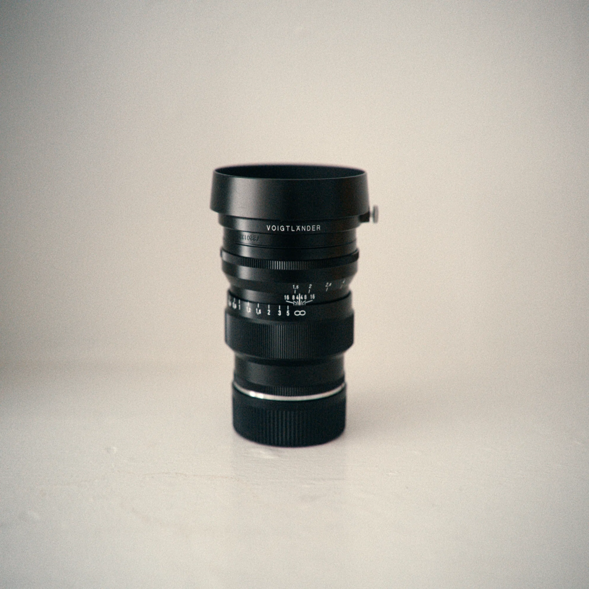 レビュー】 Voigtländer NOKTON 75mm F1.5 で中望遠スナップ｜たなぱんだ