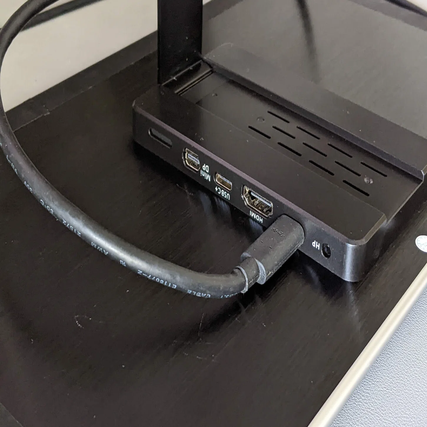 格安モバイルモニタは5年間でどう進化したか(Cuview有機EL 14インチ