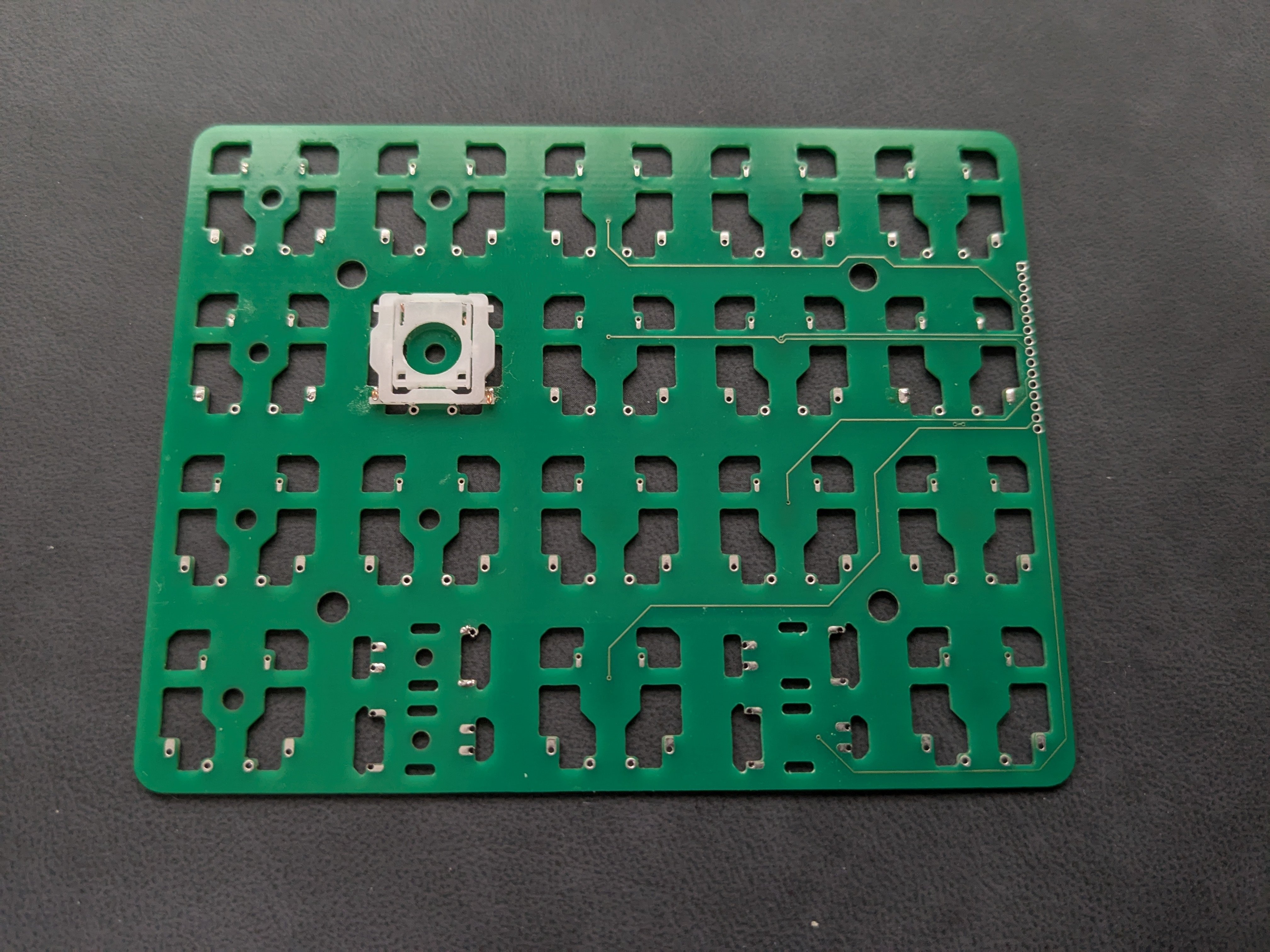 メンブレン+シザー方式で無線分割キーボードを自作した話｜cop