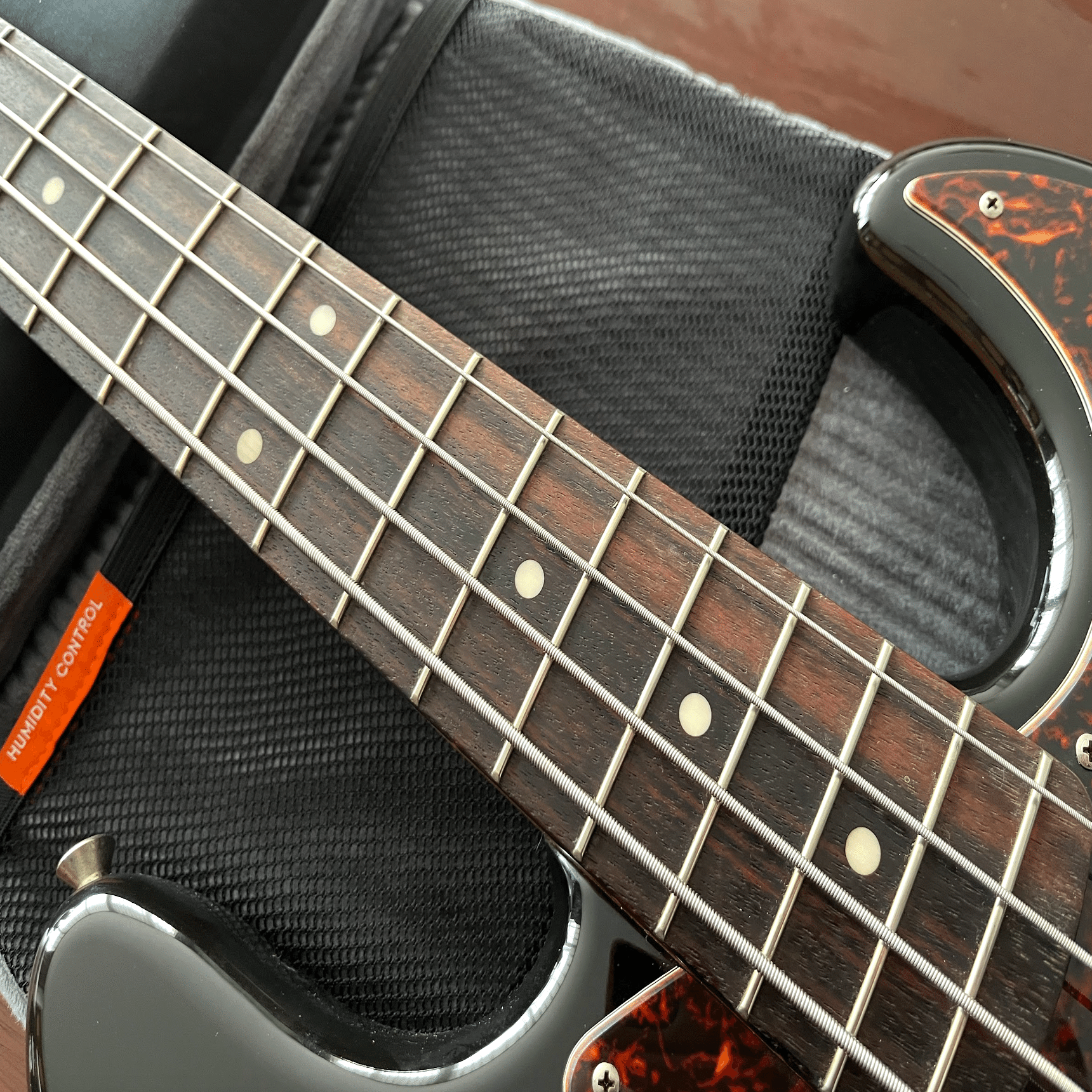 友人のJazz Bassのメンテナンス｜octopus