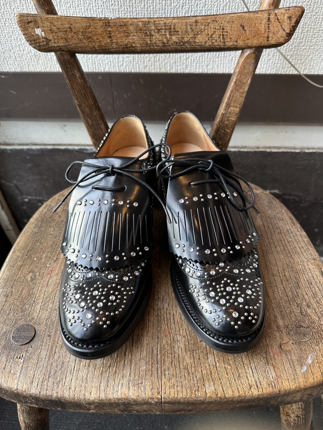 番外編】妻の靴：進化系フルブローグの現在地【Church's】｜asakusacobbler