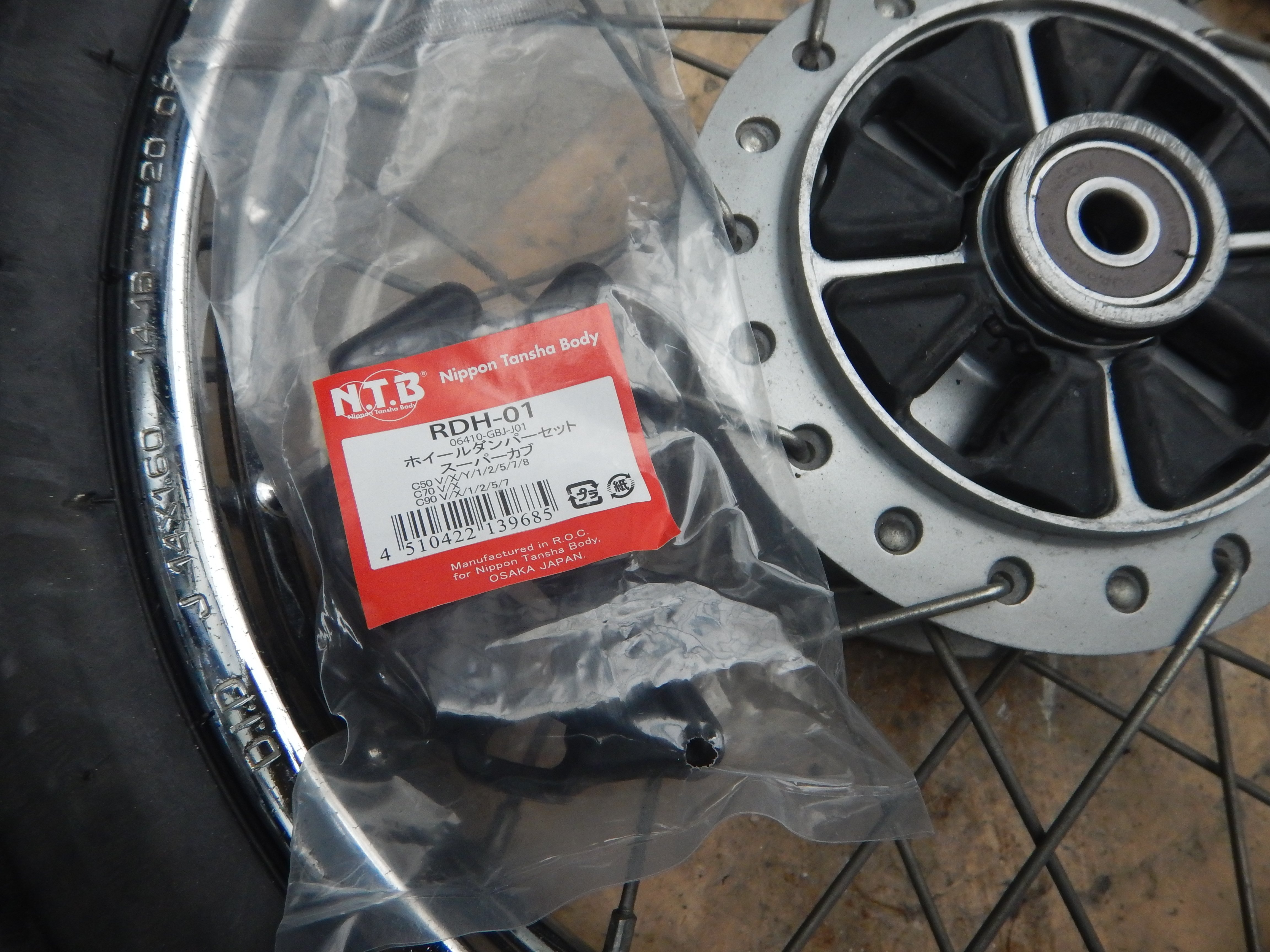 リトルカブ　C50 取り外しタイヤ リトルカブ リヤタイヤ交換 必要な道具とパーツと手順