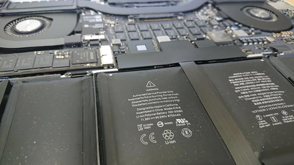 MacBook Pro (15インチ、Mid2015）のバッテリーと2TBのSSD交換｜motoharu