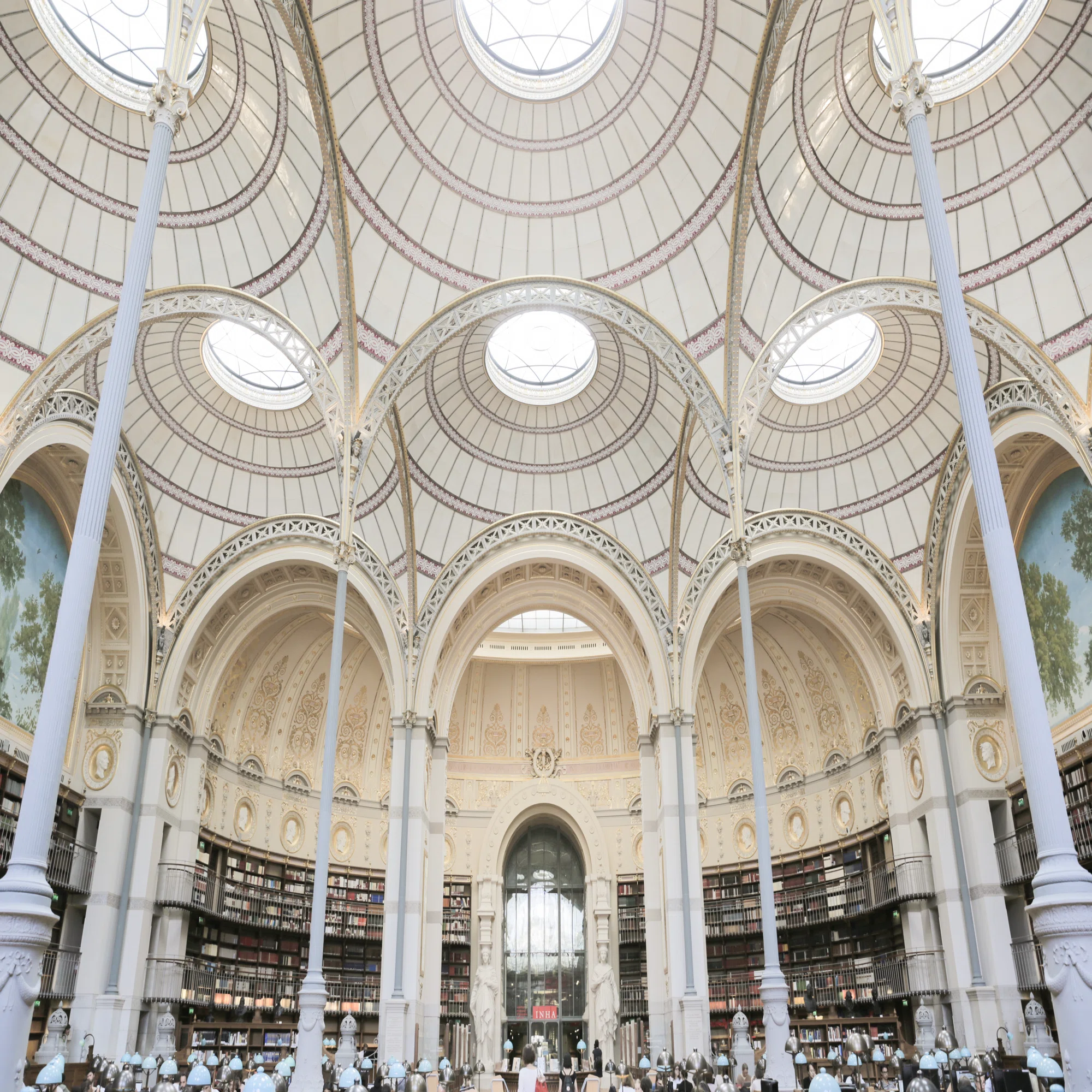 一目惚れしたフランス国立図書館で、ときめいた内装｜Lily