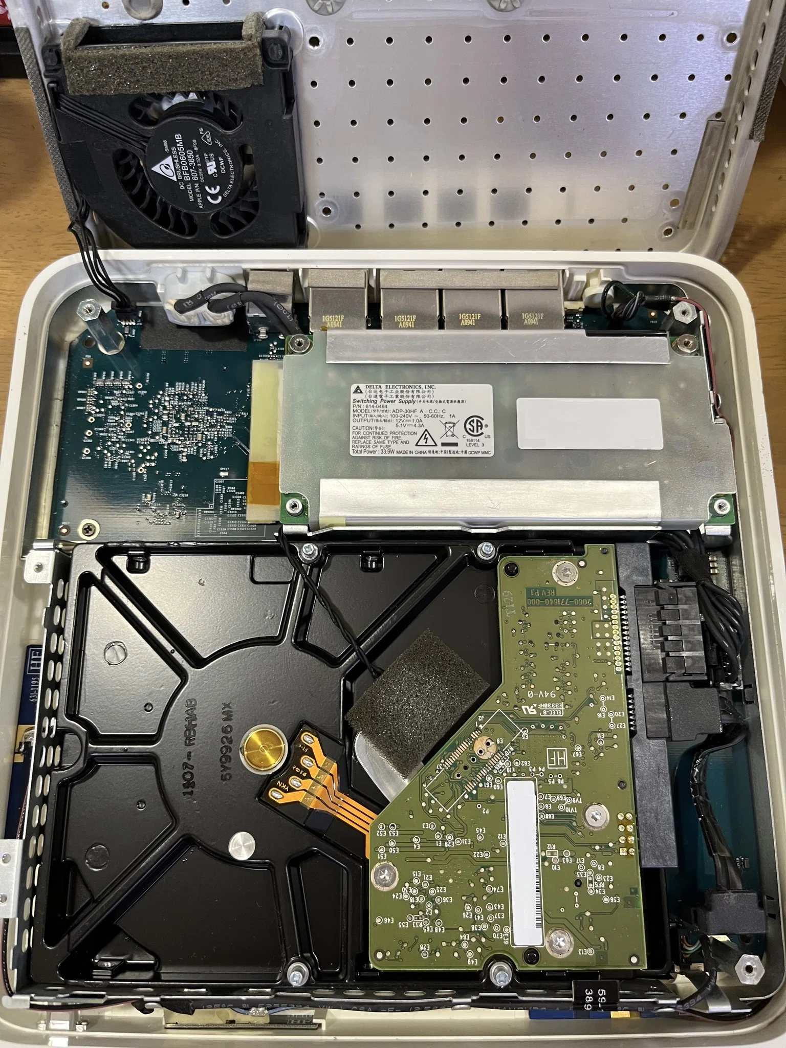 Apple Time Machine（1GB）の内臓HDDを2.5TBに換装｜motoharu