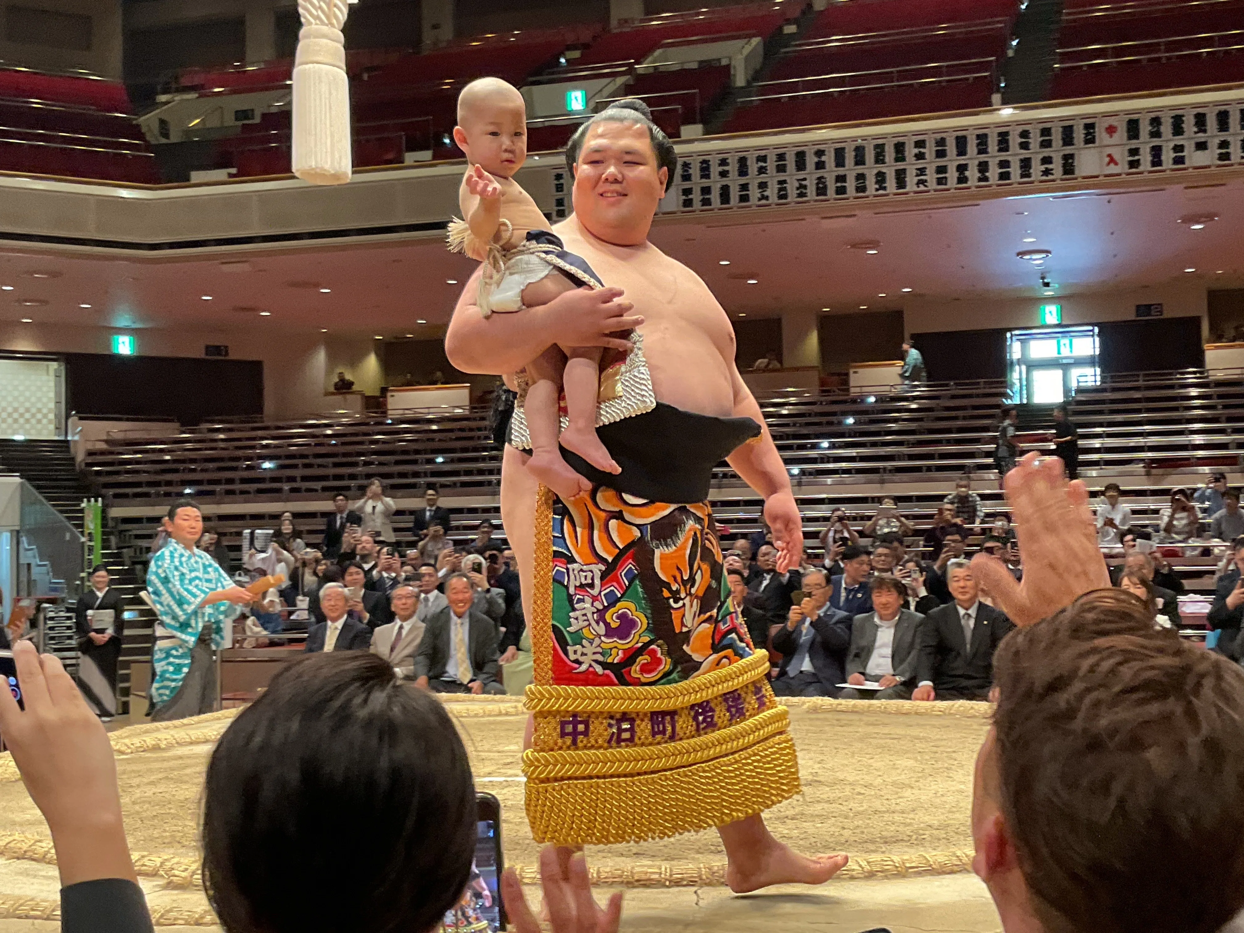阿武咲の断髪式に出席。写真を撮り過ぎたので【前編】｜野猿（やえん）