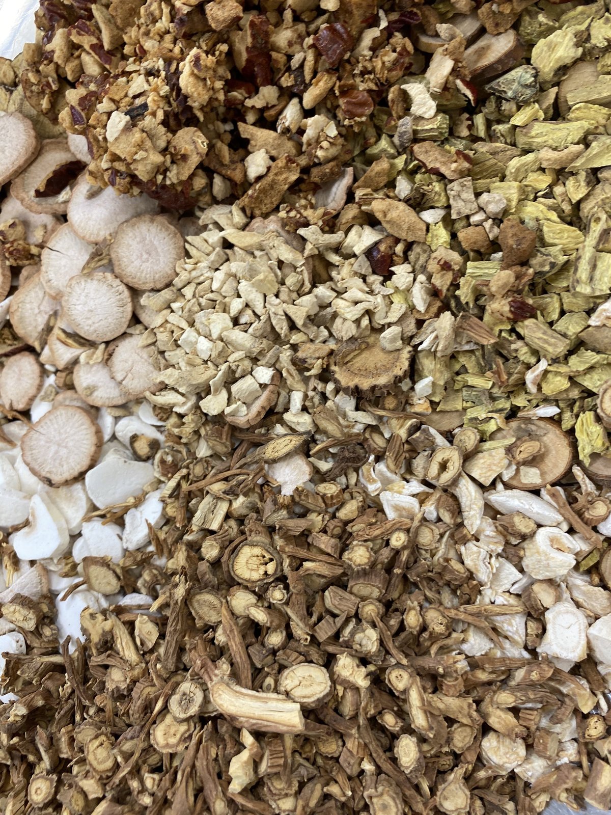 【ブログ】材料（生薬）から漢方を作っています。