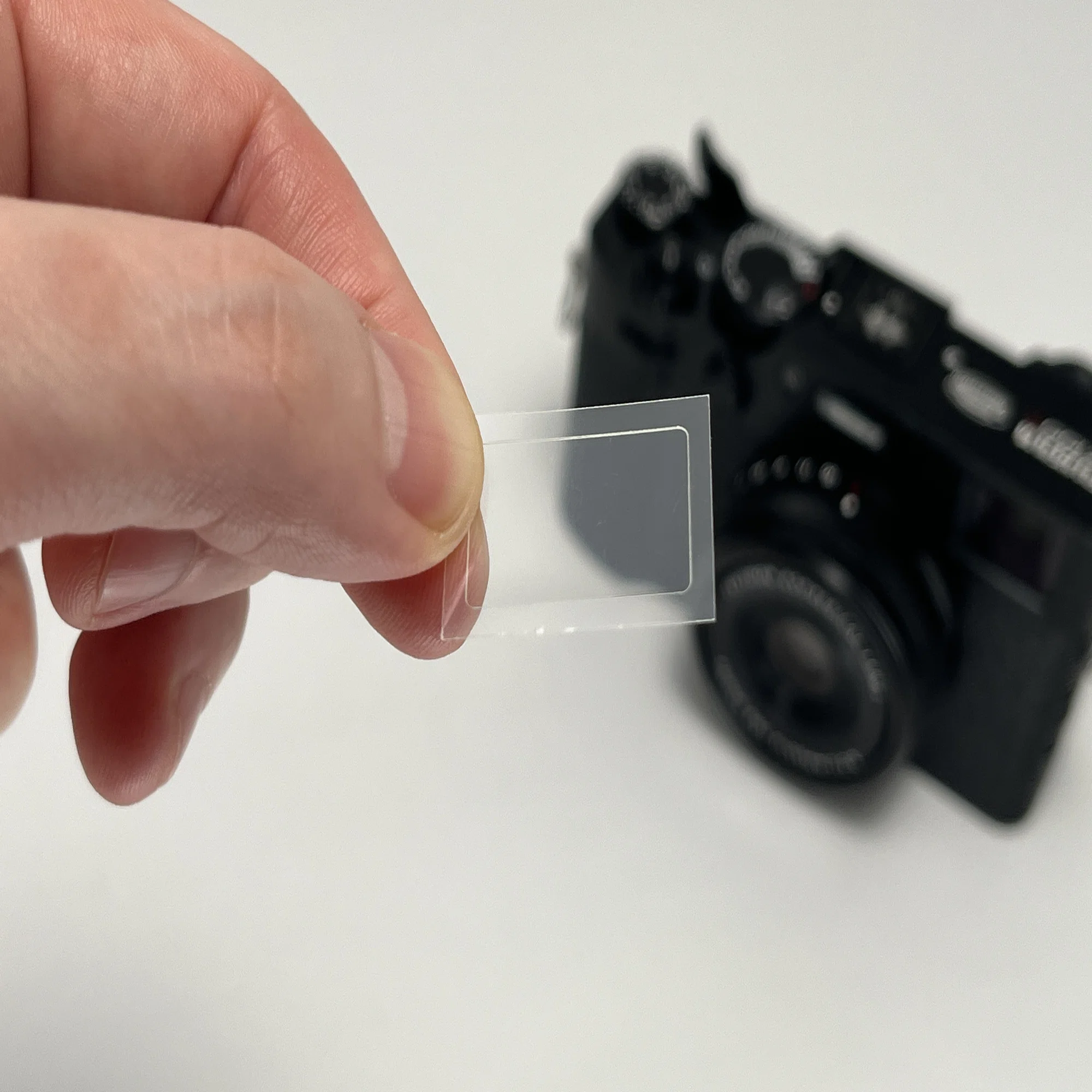 X100VIのファインダーに保護フィルムを貼ると安心できるという話｜KuroBox