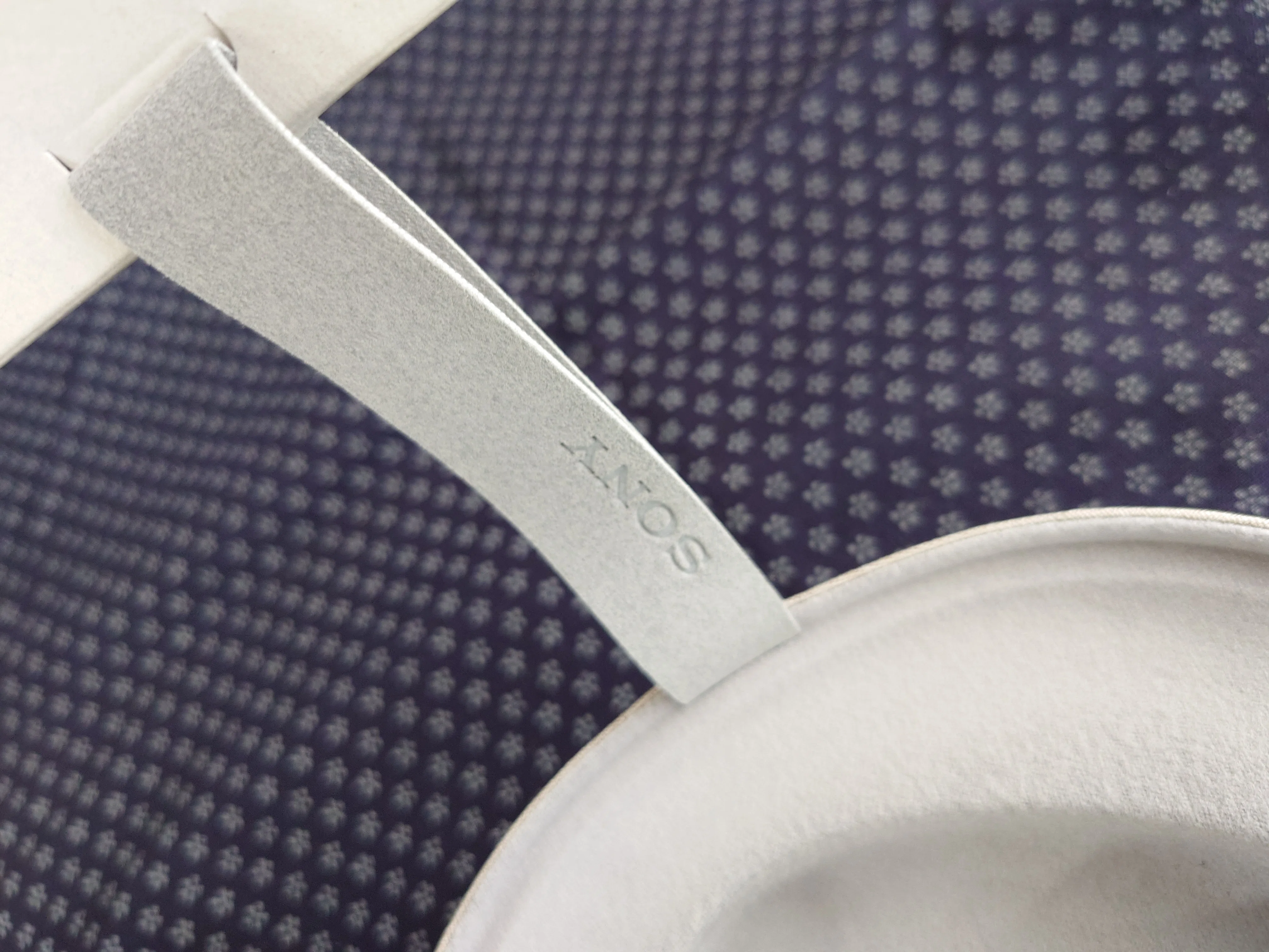 ワイヤレスヘッドホン】SONY WH-1000XM6 を購入した話｜桔紺ちや