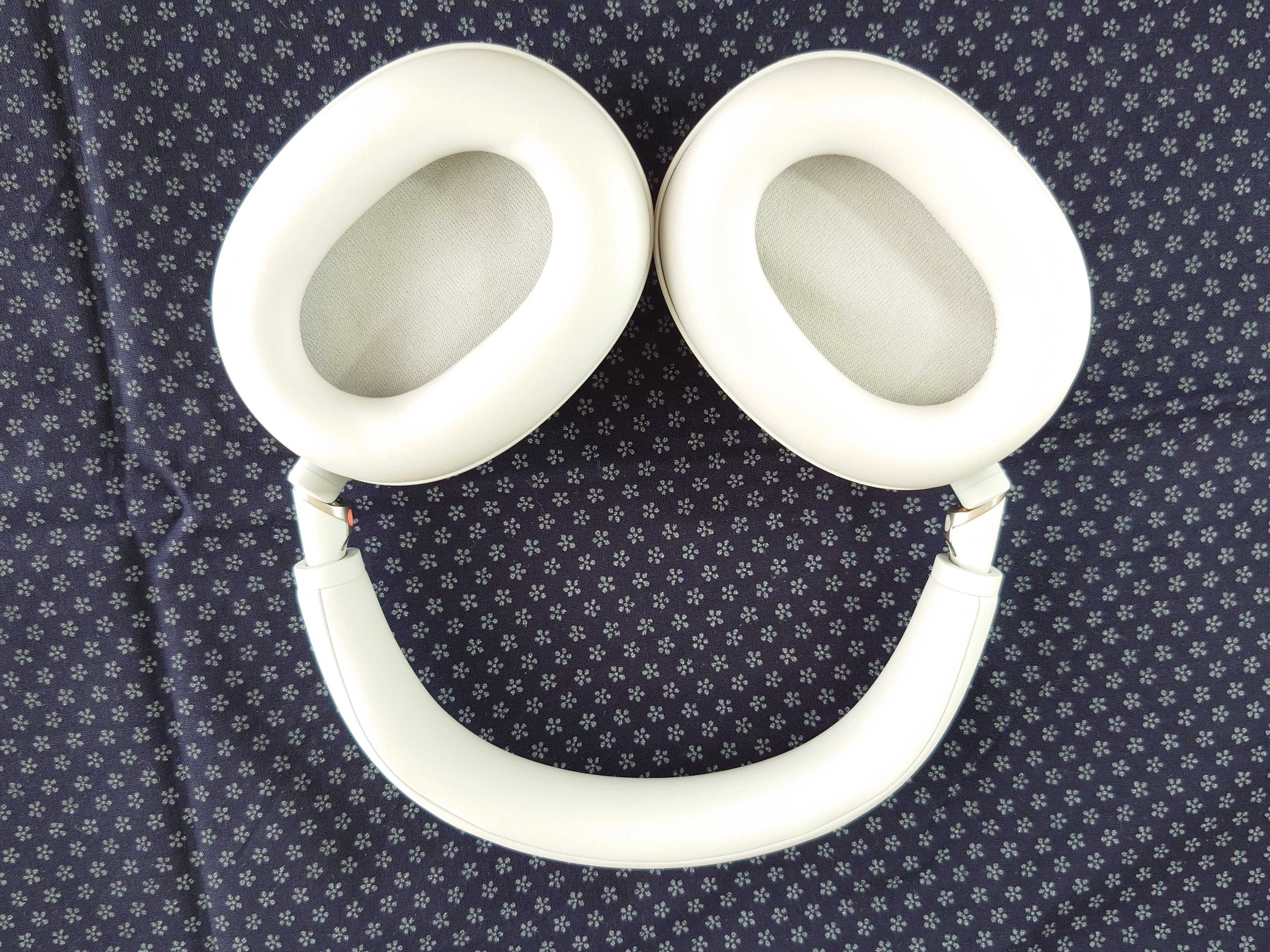 ワイヤレスヘッドホン】SONY WH-1000XM6 を購入した話｜桔紺ちや