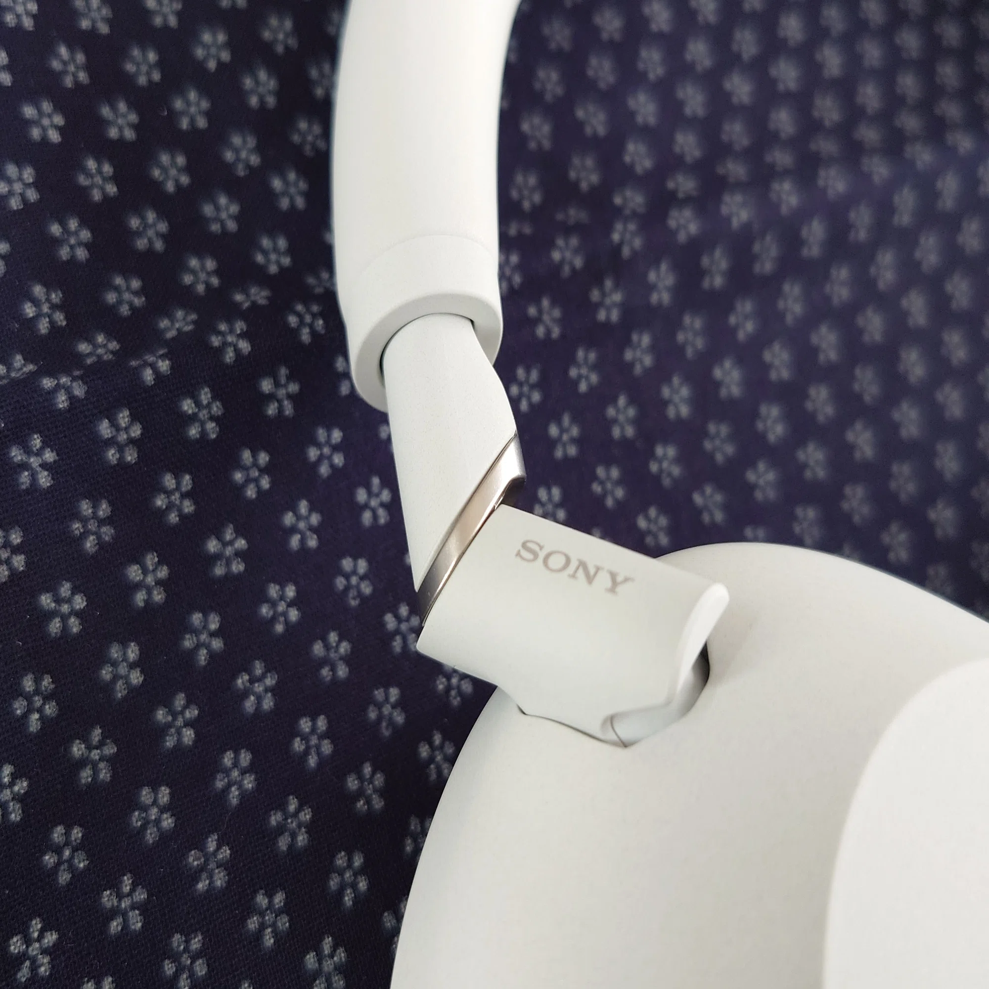 ワイヤレスヘッドホン】SONY WH-1000XM6 を購入した話｜桔紺ちや 