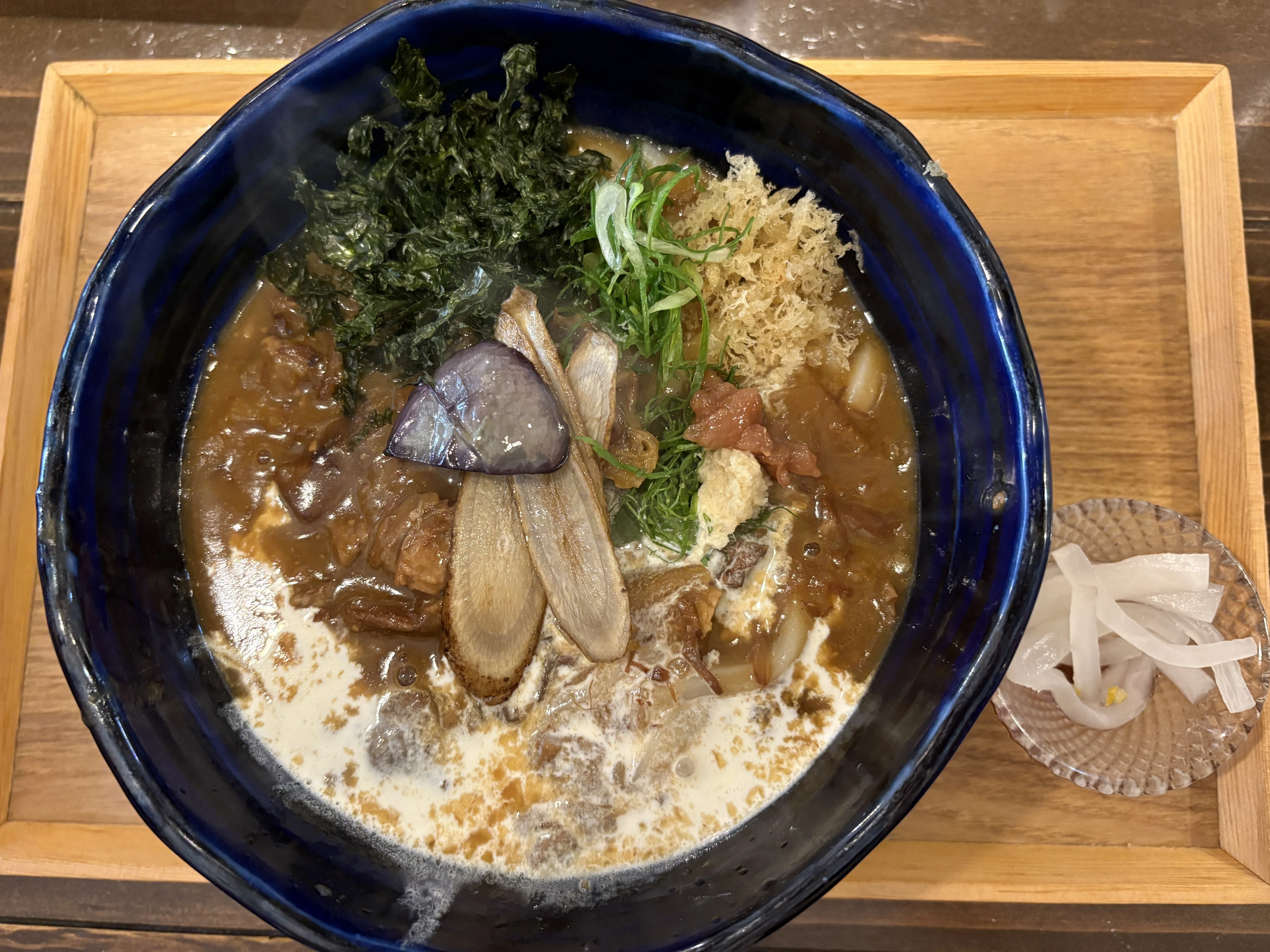 杉並区〈東奔西走/トーホーセーソー〉牛すじカレーうどん｜papersuns