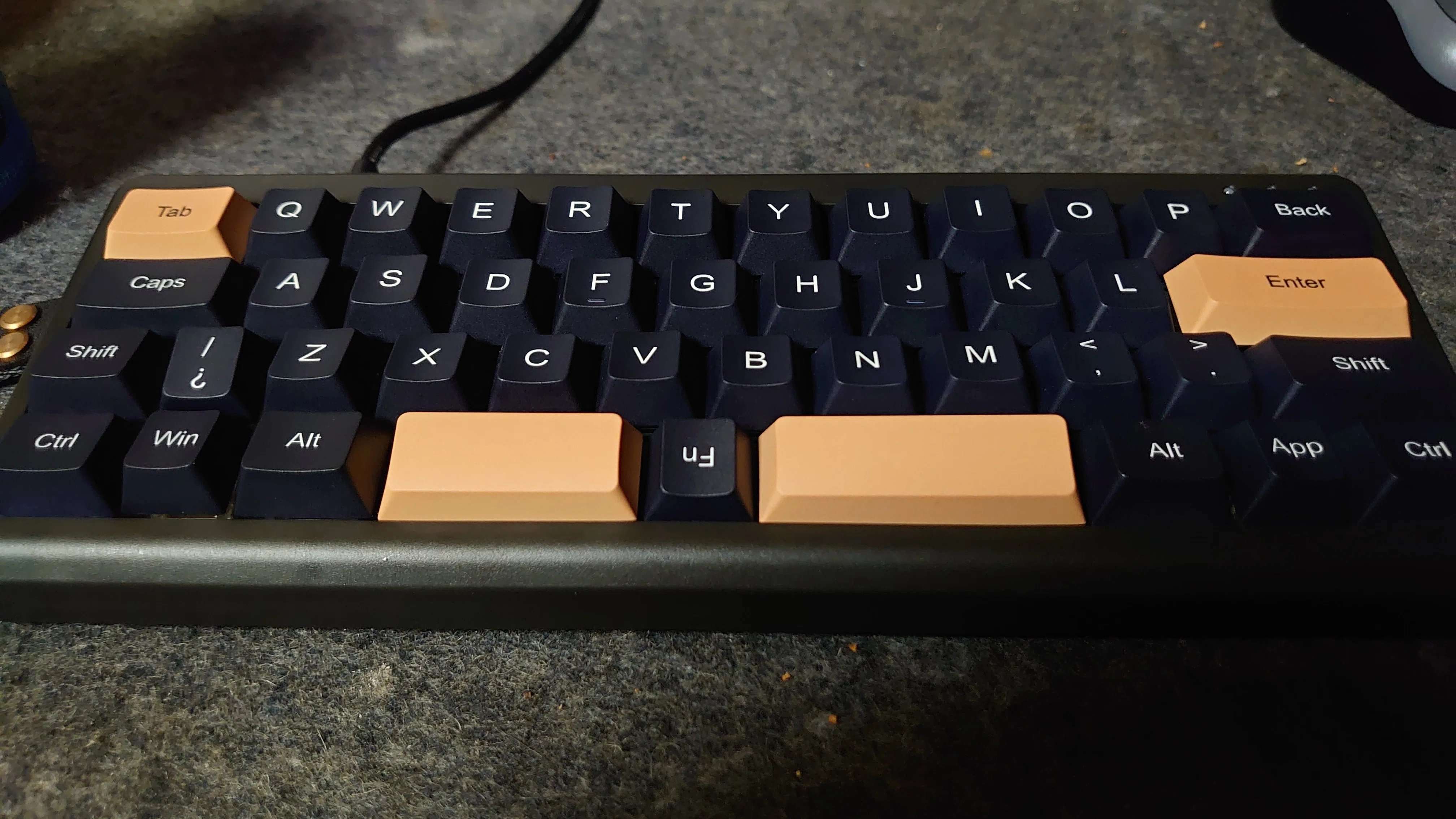 Epomaker TH40のスイッチを交換した話｜鴻上ヒロ