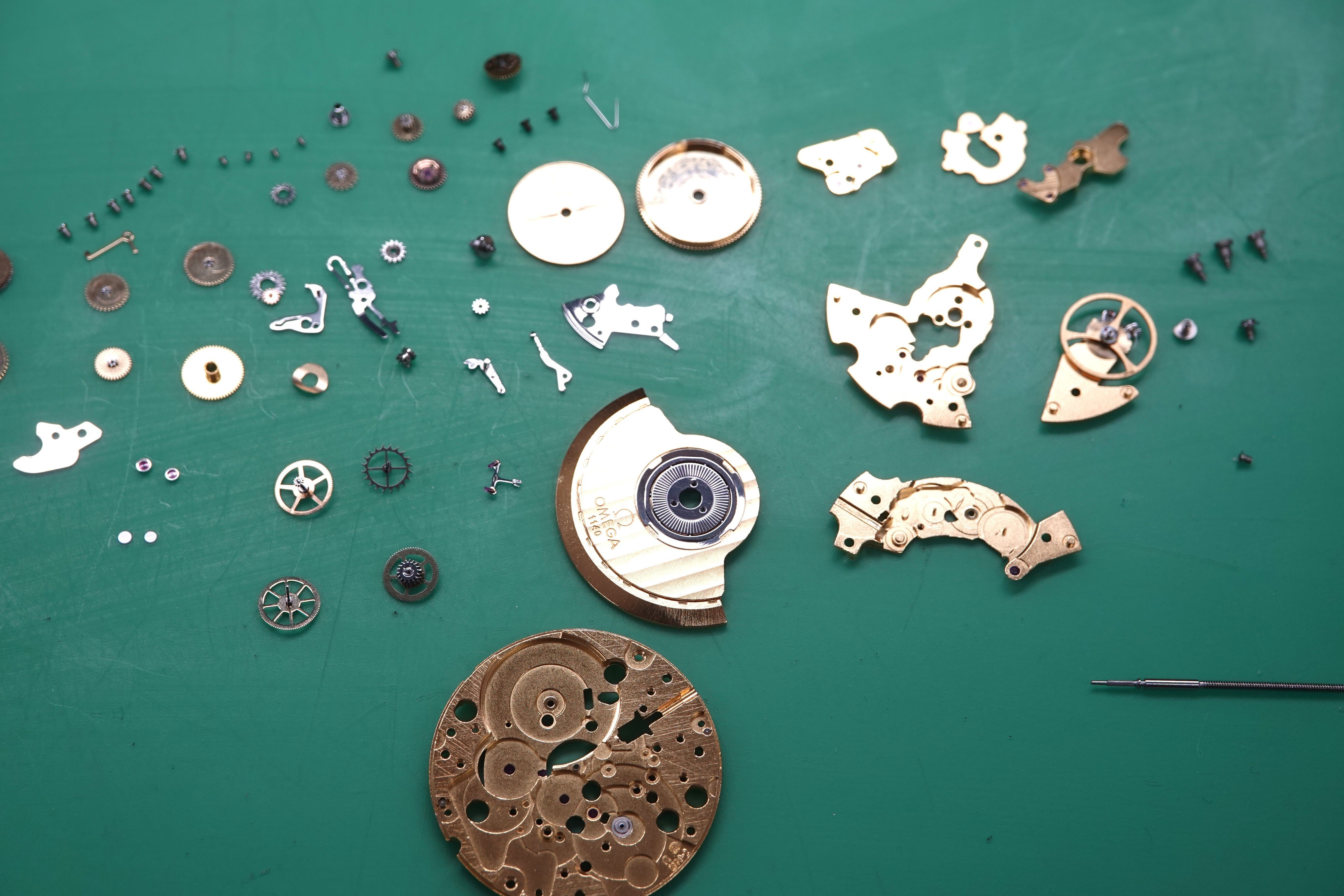 OMEGA スピードマスター (cal.1140)の分解掃除｜飯田橋時計工房フォリ