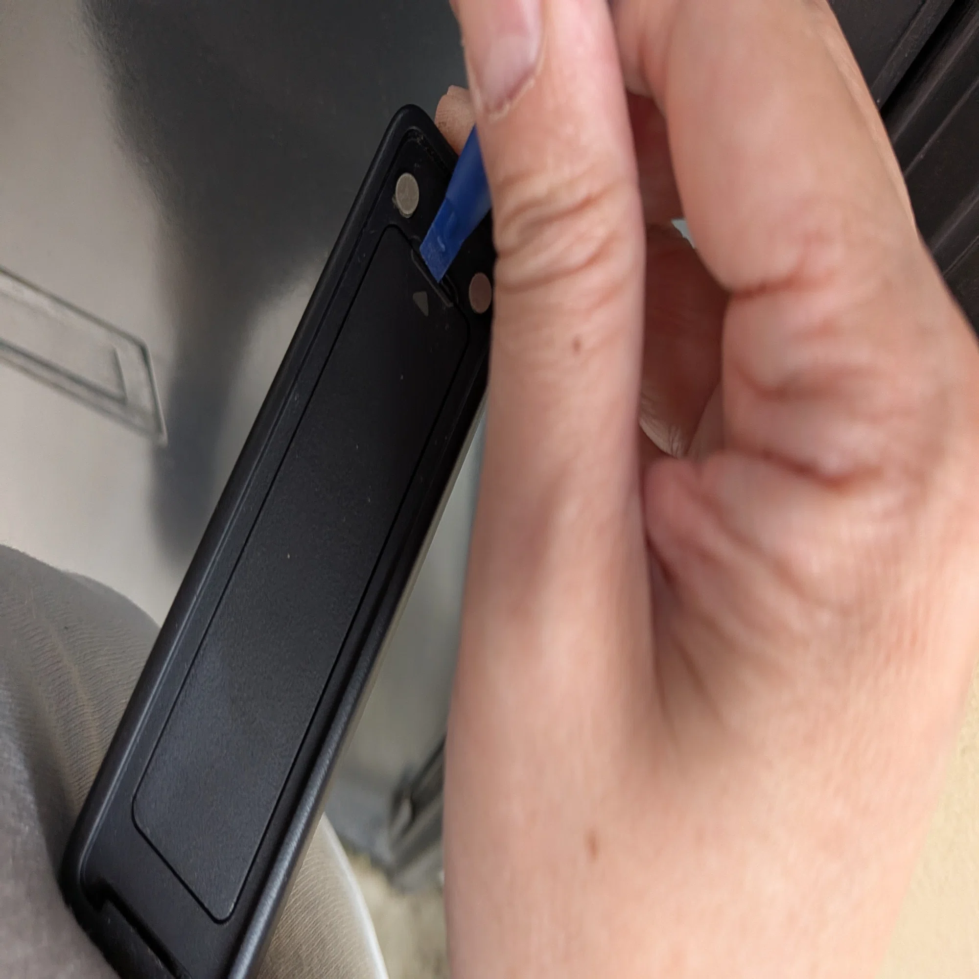 SwitchBot】「スマートロック 指紋認証パッド セット」電池交換をしま 