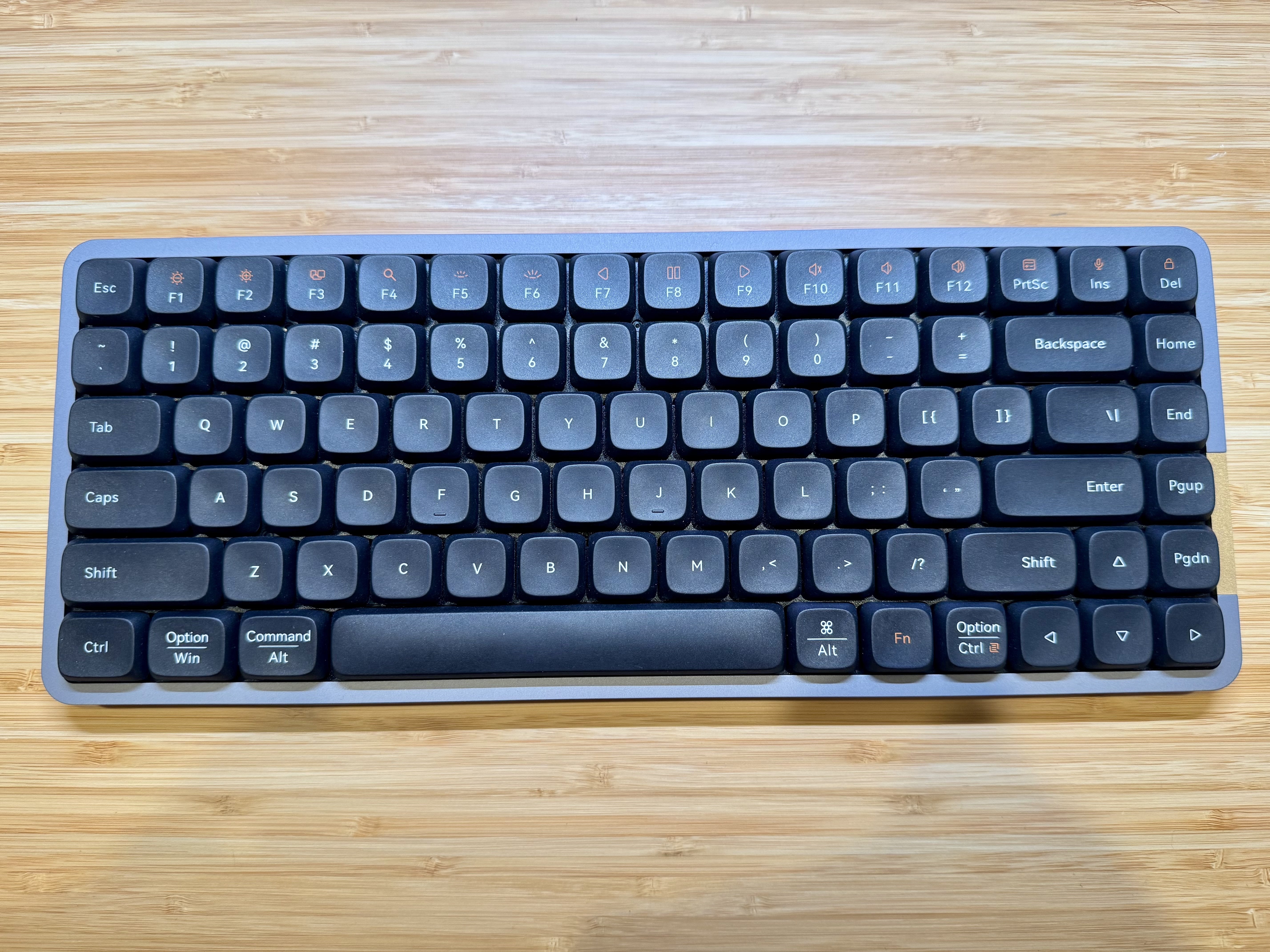 ミニマムで可愛い「60%キーボード」の魅力とは？私がNuphy Air60 V2に