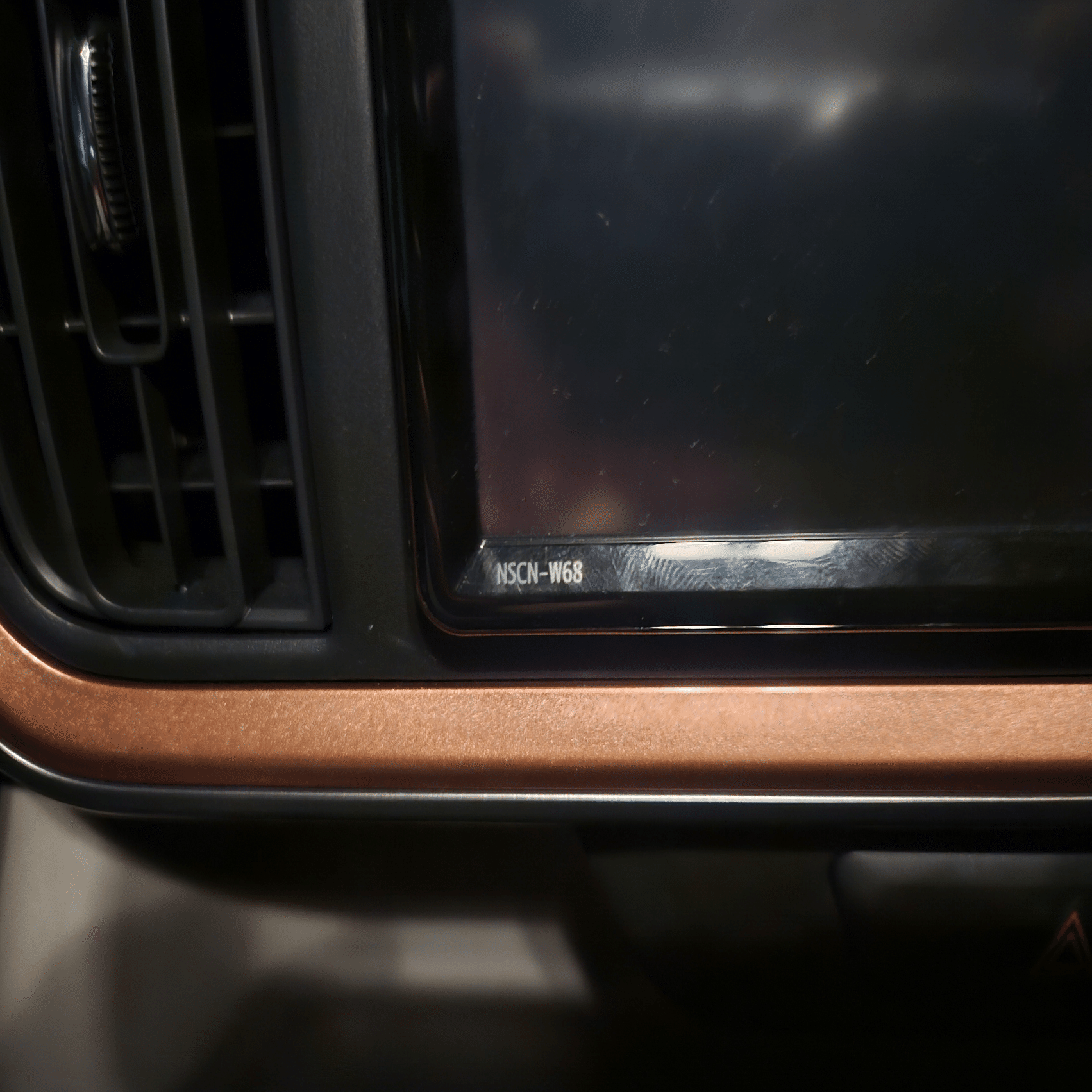 NSCN-W68モデルのカーナビのロックを自力で解除できた話｜もぺ氏