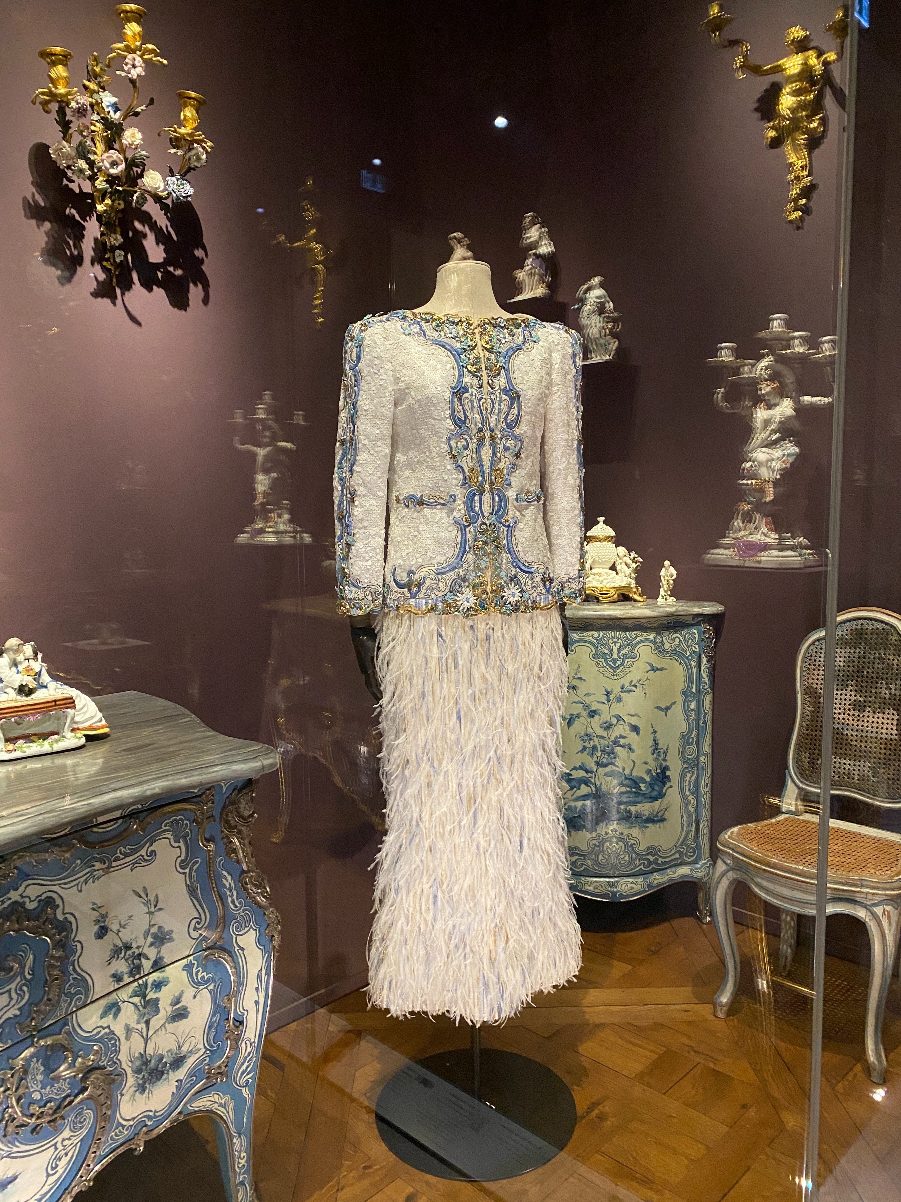 週末セール！美品　希少⭐︎ フランス　アンティーク　ジャルディニエール　底彫刻 1880-1890 フランスアンティーク 特大サイズ美しいレリーフの