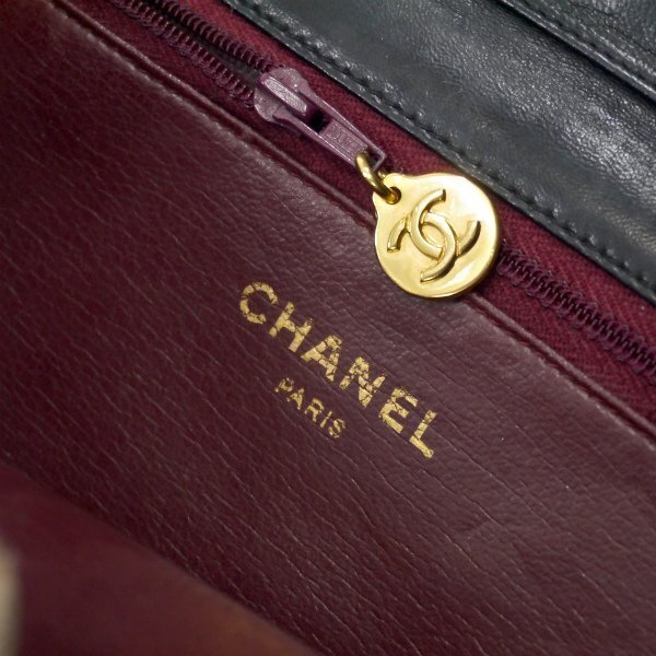 CHANEL ショルダーバッグ　ECLAIRファスナー　ヴィンテージ　美品 CHANEL シャネル マトラッセ ヴィンテージ ECLAIR ファスナー