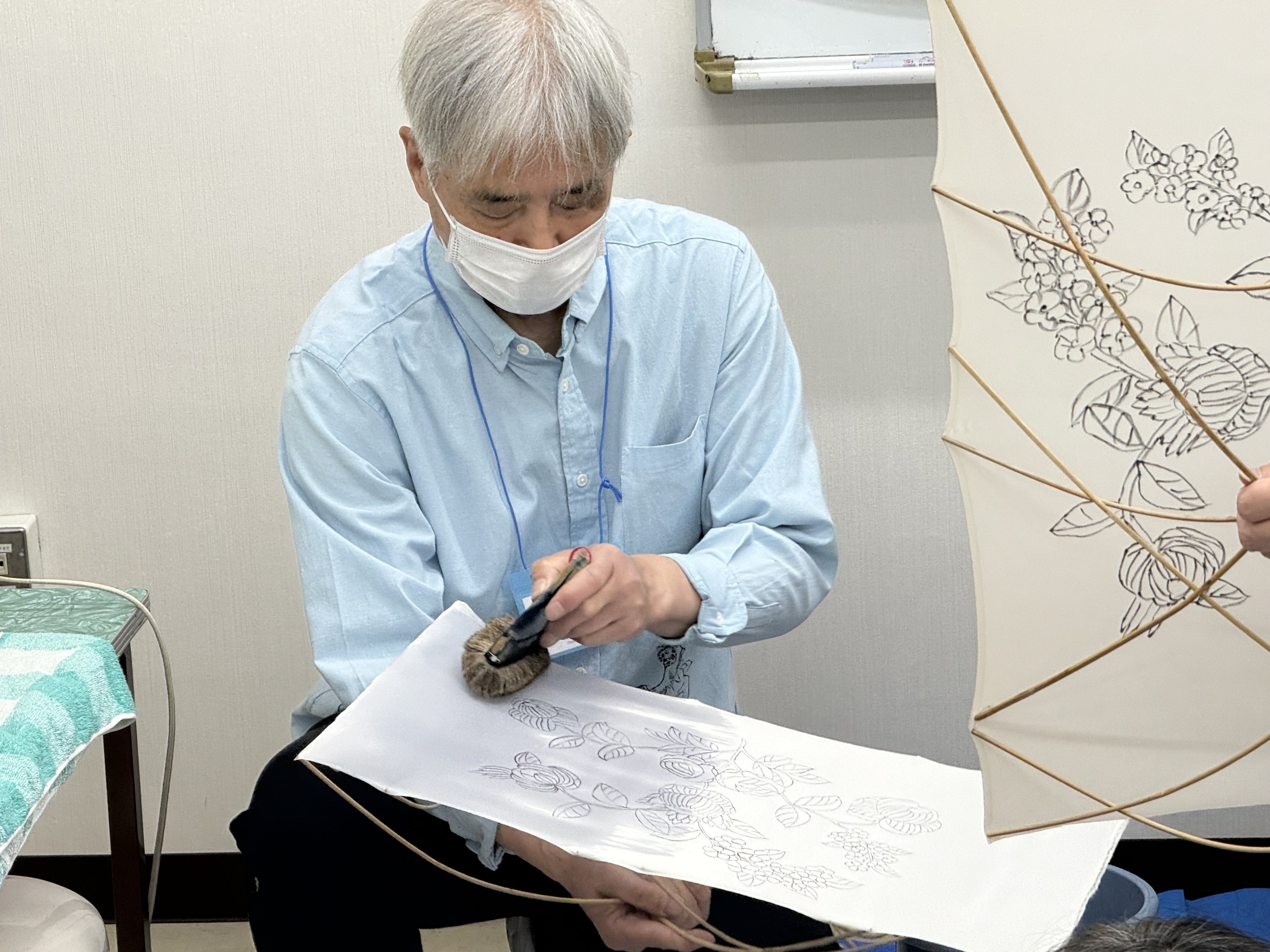 かつしかの伝統工芸「手描き友禅 タペストリーづくり」｜葛飾区生涯