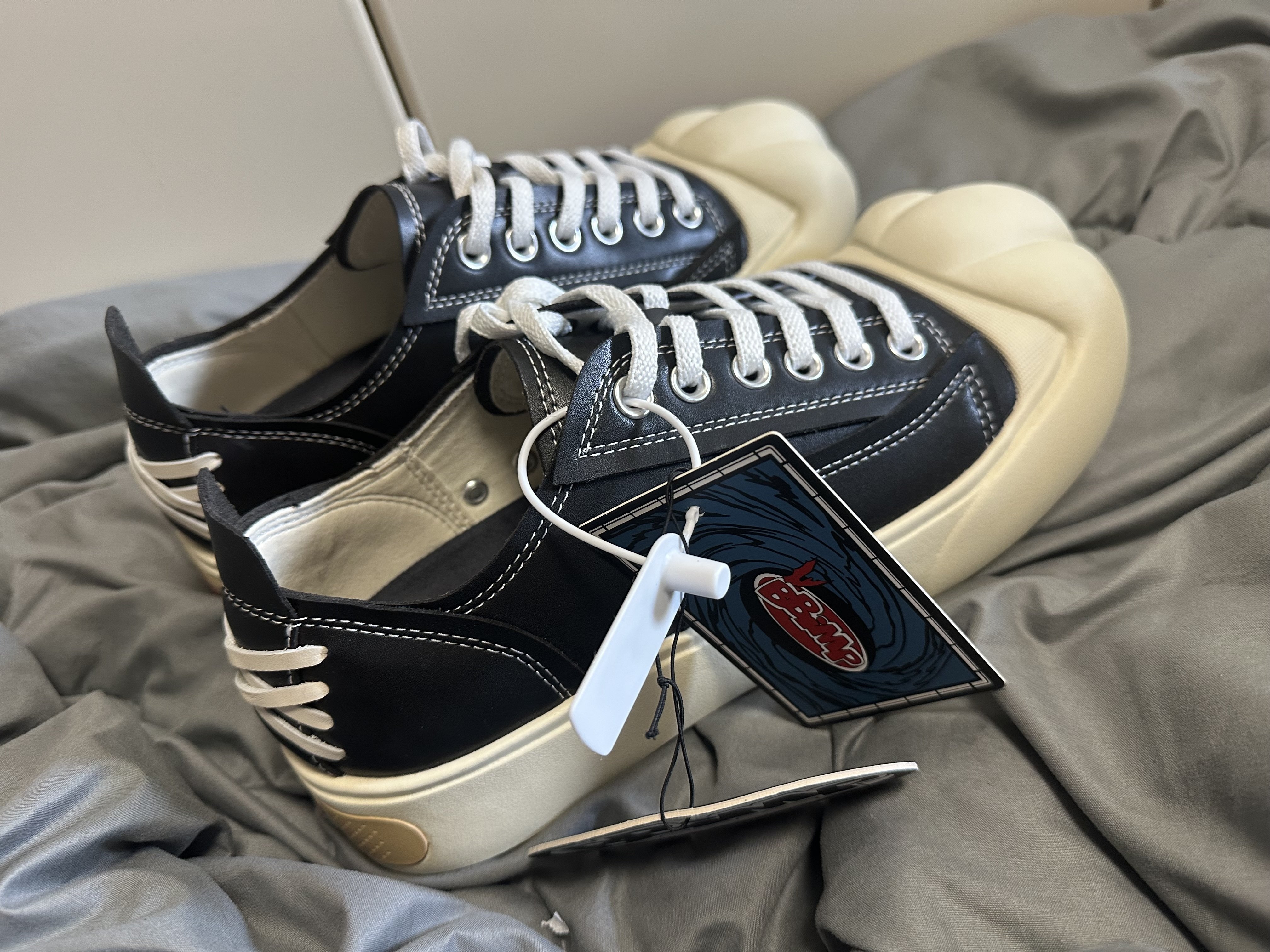 うさとの服 usato　19番 OLD ORDER」というブランドのスニーカーを個人輸入した話