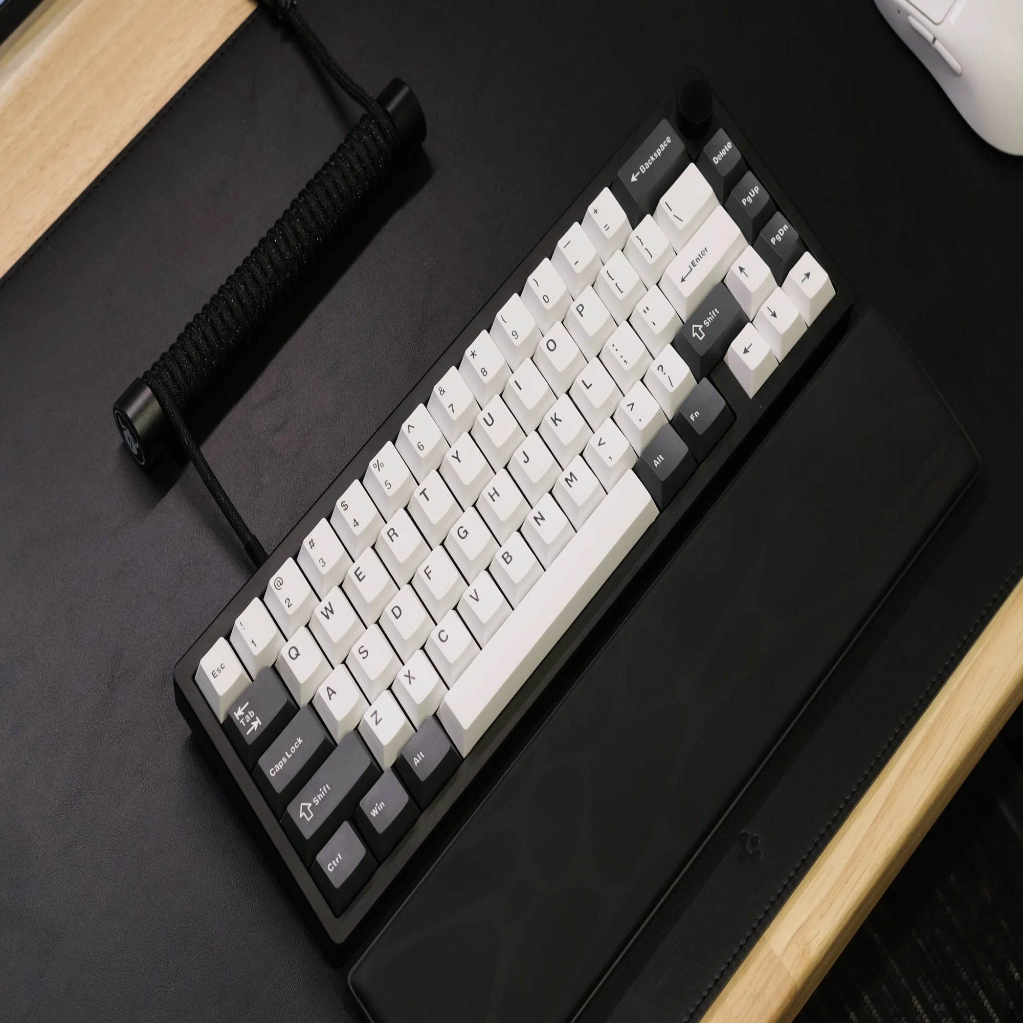 Review | The Epomaker Galaxy 65 is an easily customizable keyboard 