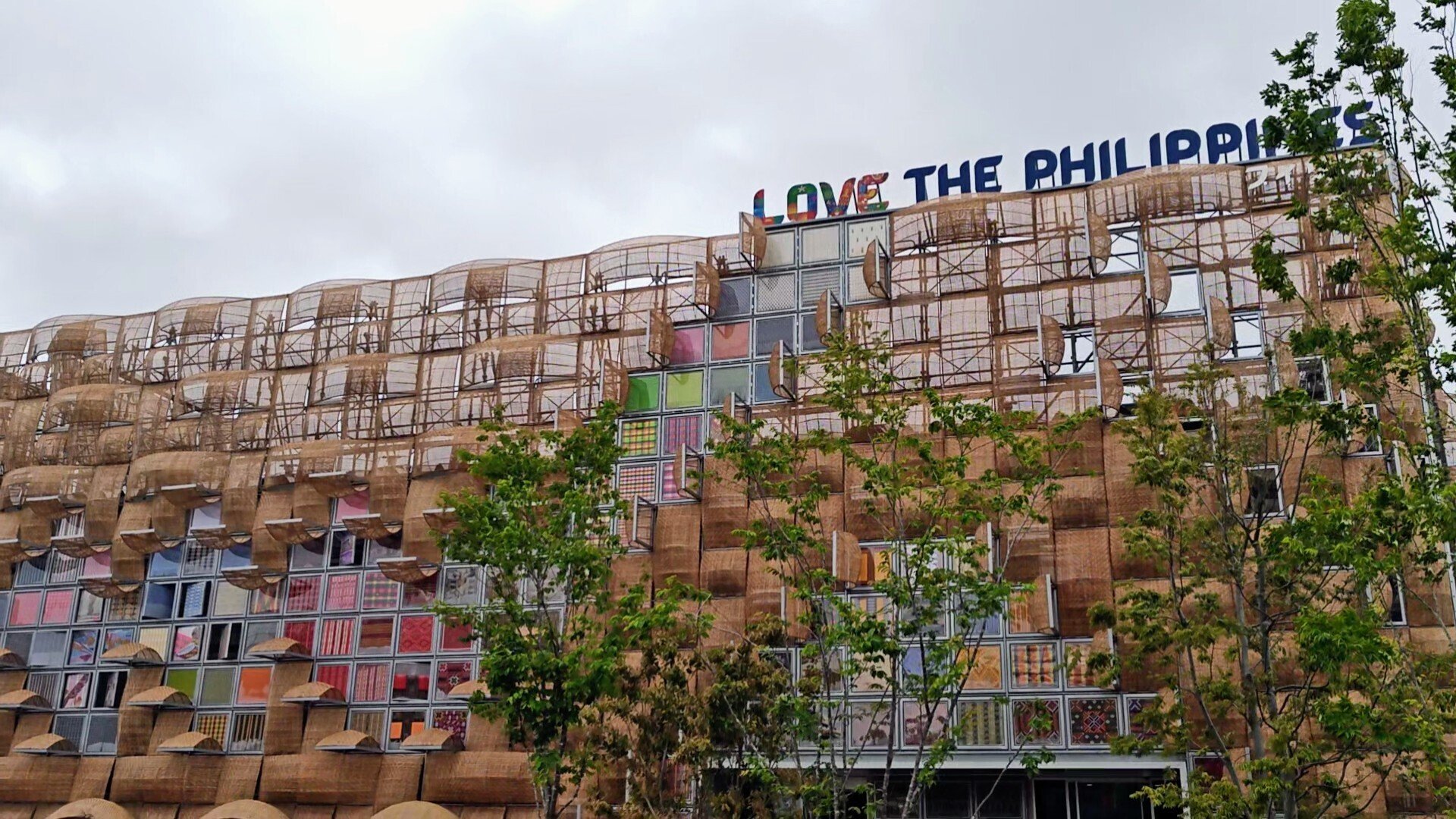 万博】フィリピンパビリオン/心くすぐる織物アート作品｜mochipさんぽ