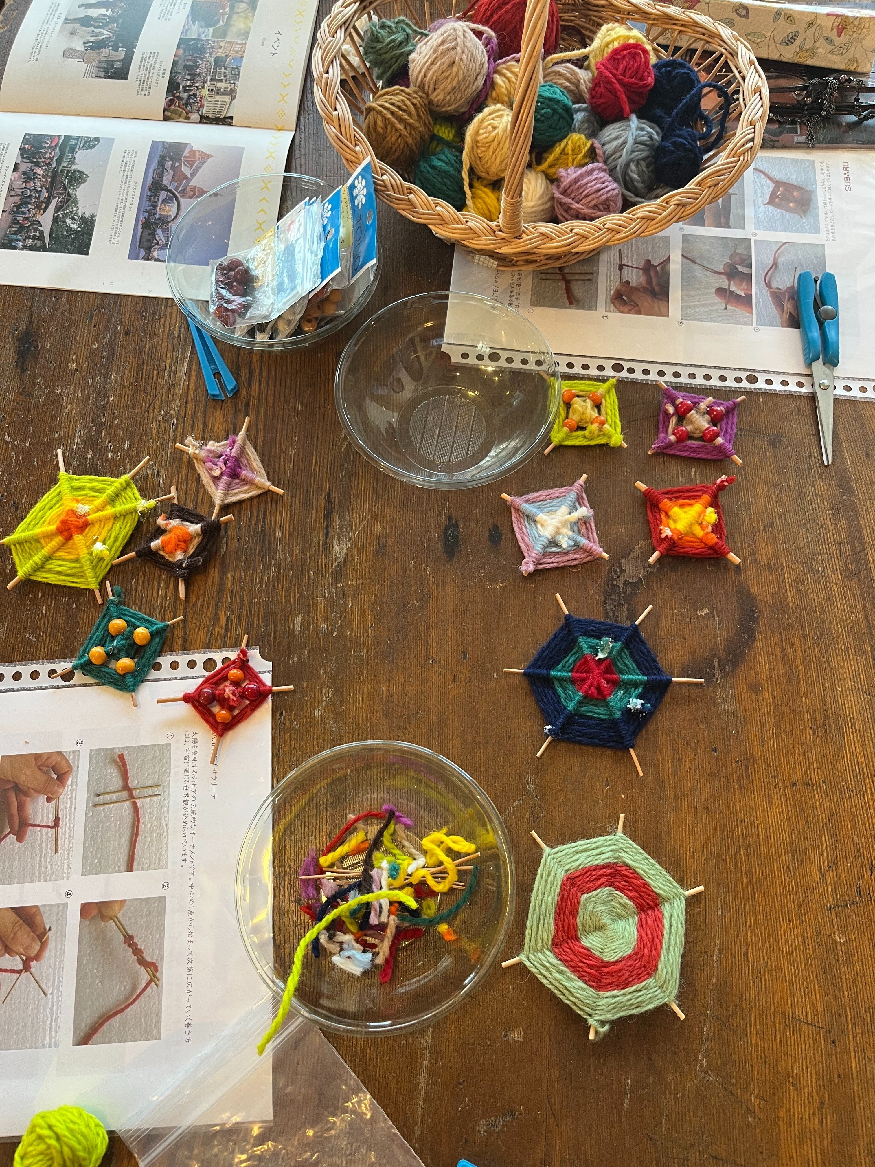 ラトビアの伝統的なオーナメント作り」｜ラトビア雑貨の専門店SUBARU