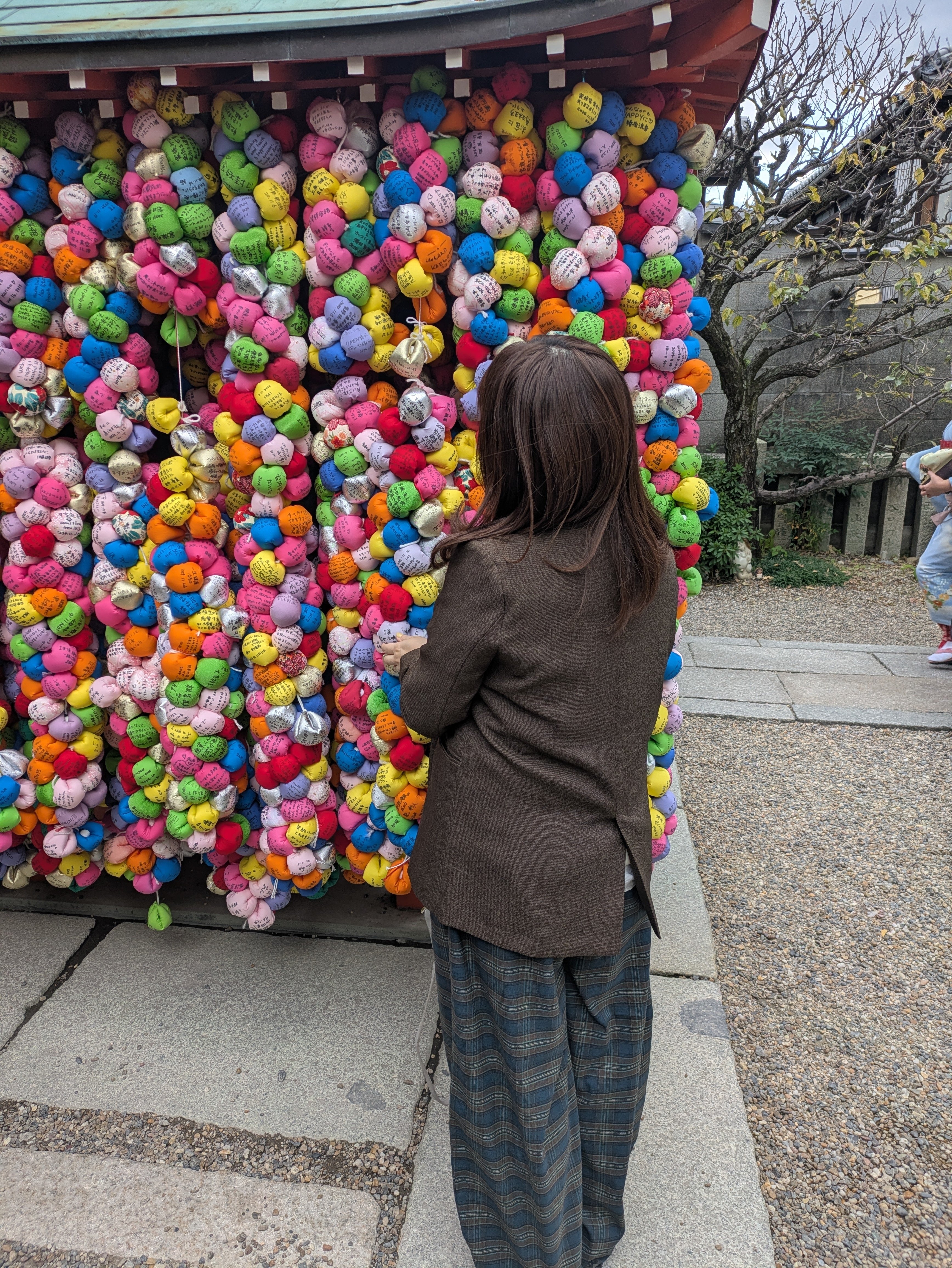 京都・八坂庚申堂】カラフルな「くくり猿」に願う｜手放す勇気を持って