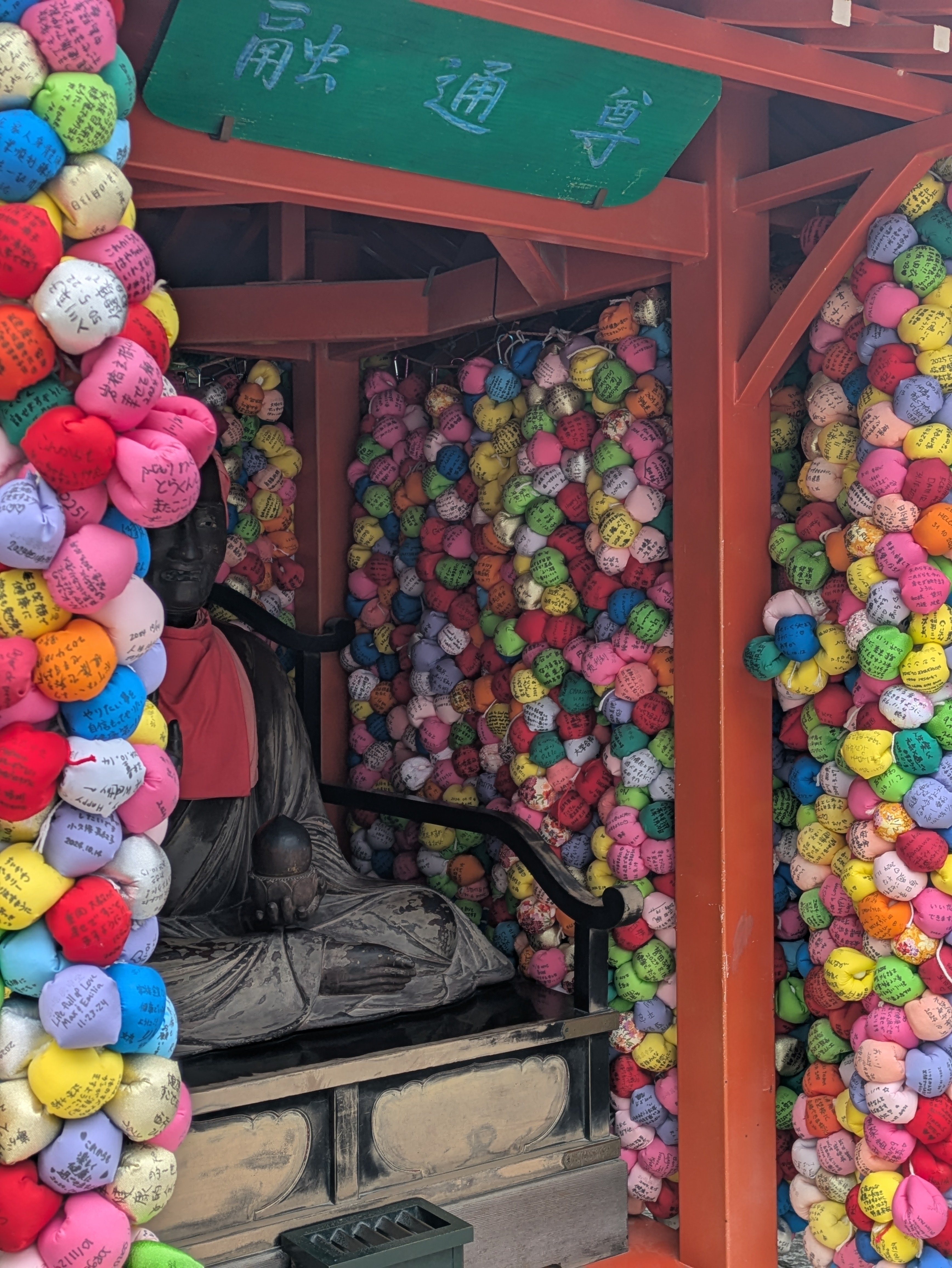 くくり猿　個 京都・八坂庚申堂】カラフルな「くくり猿」に願う｜手放す勇気を持って