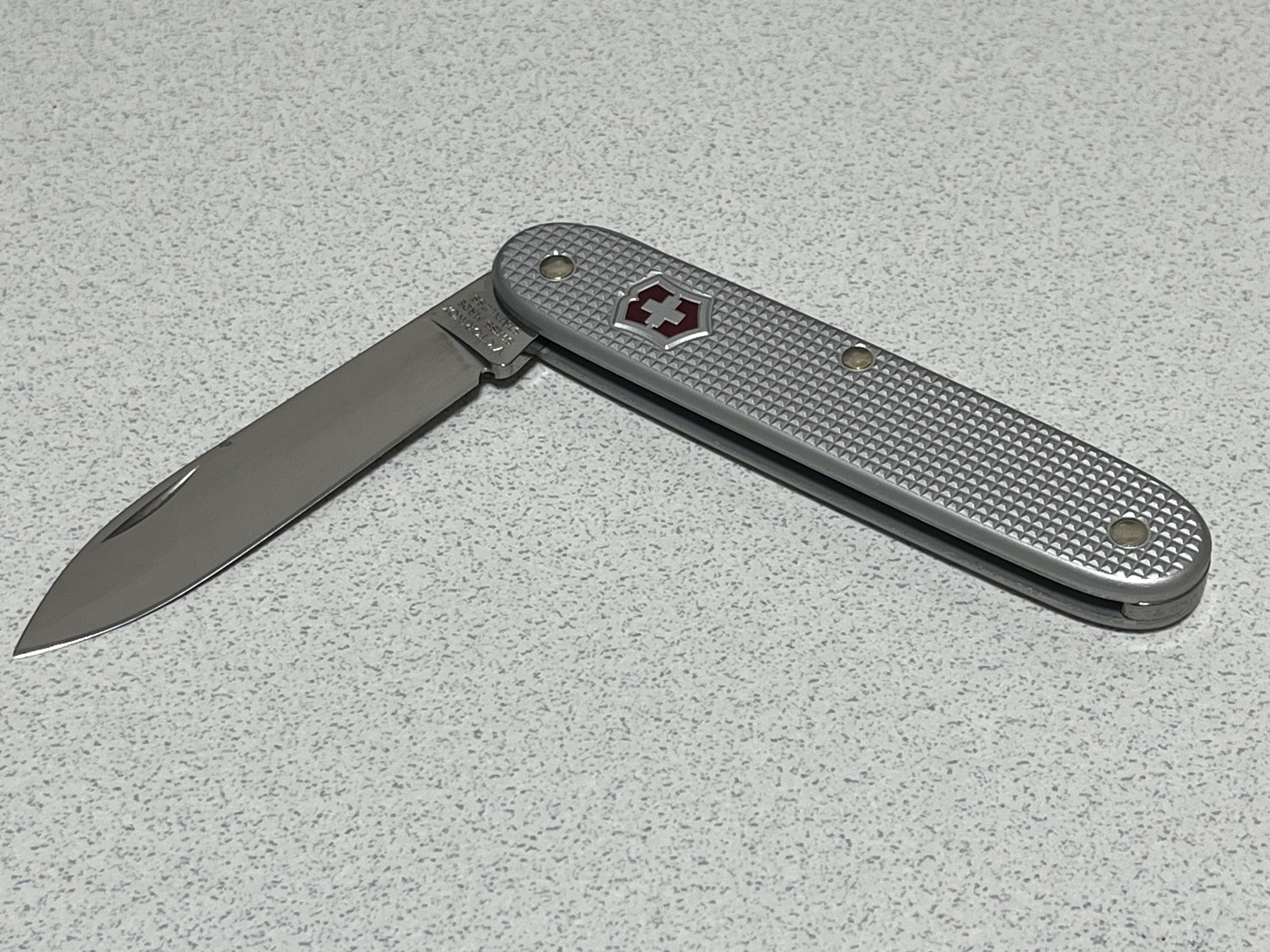 VICTORINOX SWISS アーミーナイフ Victorinox Cyber Tool L in red transparent - 1.7775.T