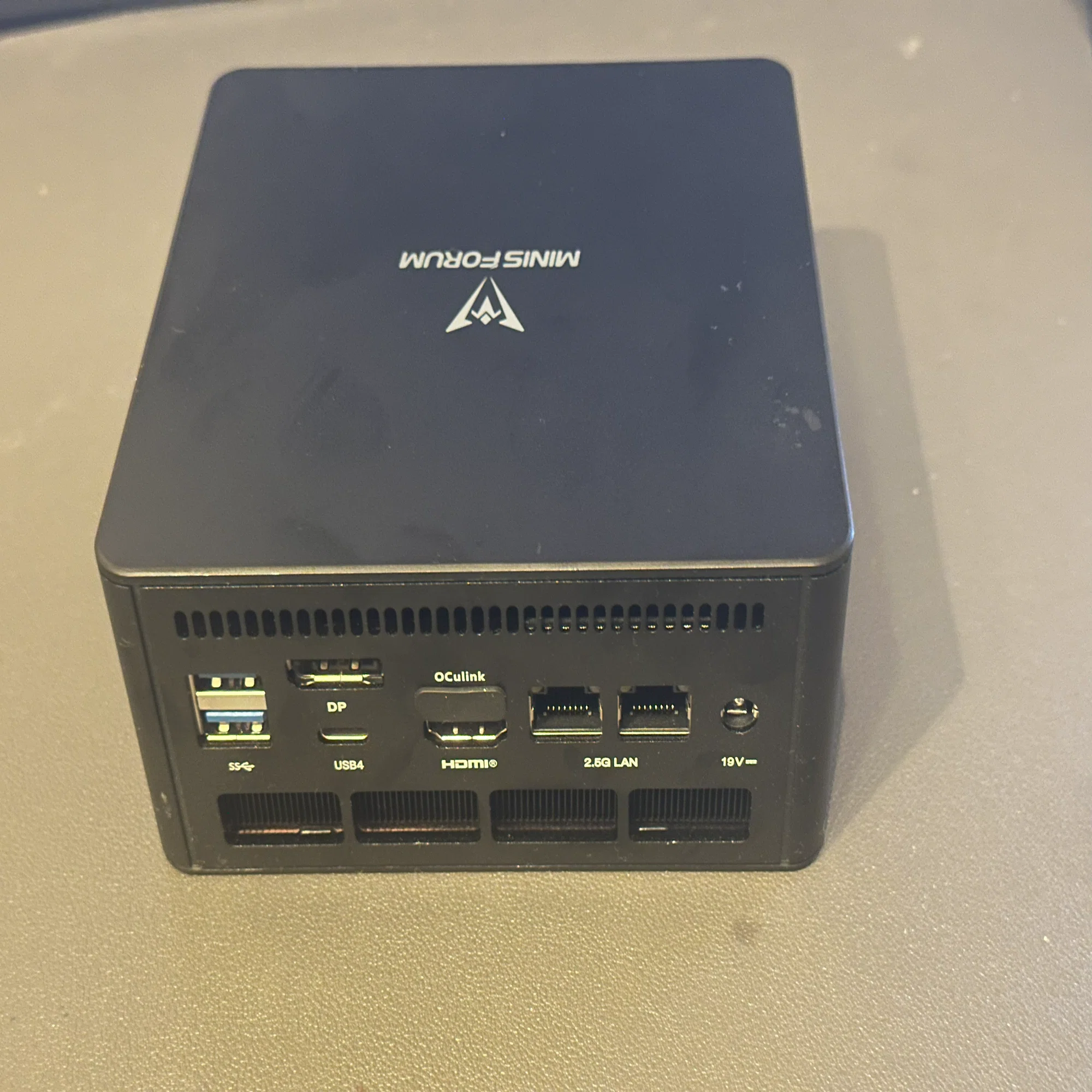 製品レビュー】MINISFORUM UM880 Pro – 初めてのミニPCは人柱覚悟だっ 