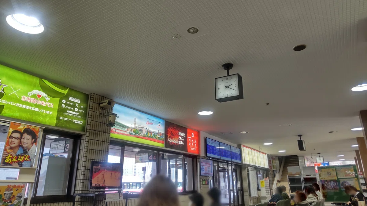 中央バスターミナルの待合室の写真